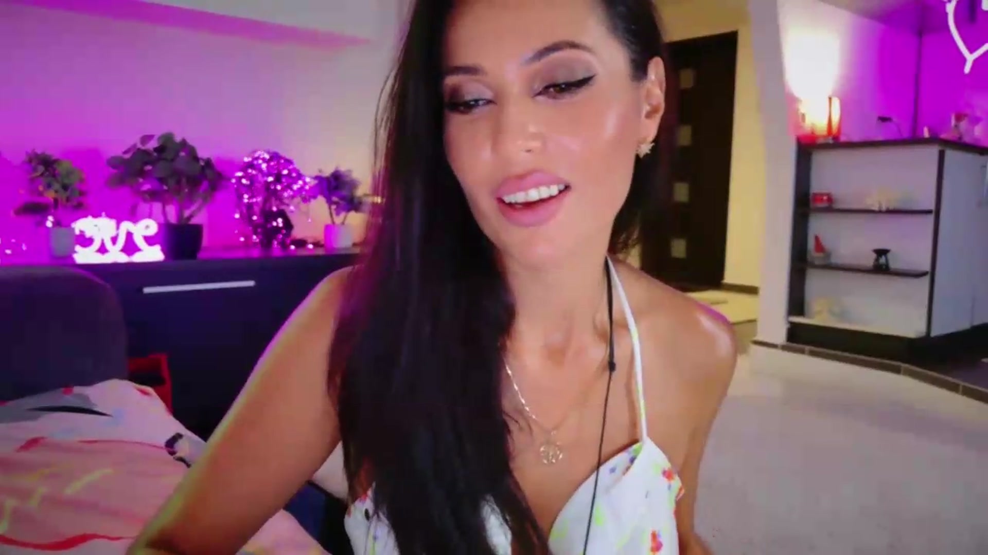 Gallery image thumbnail from SmileyTinaa's myfreecams stream on, 08/07/2026, 22:32 image 17 of 20