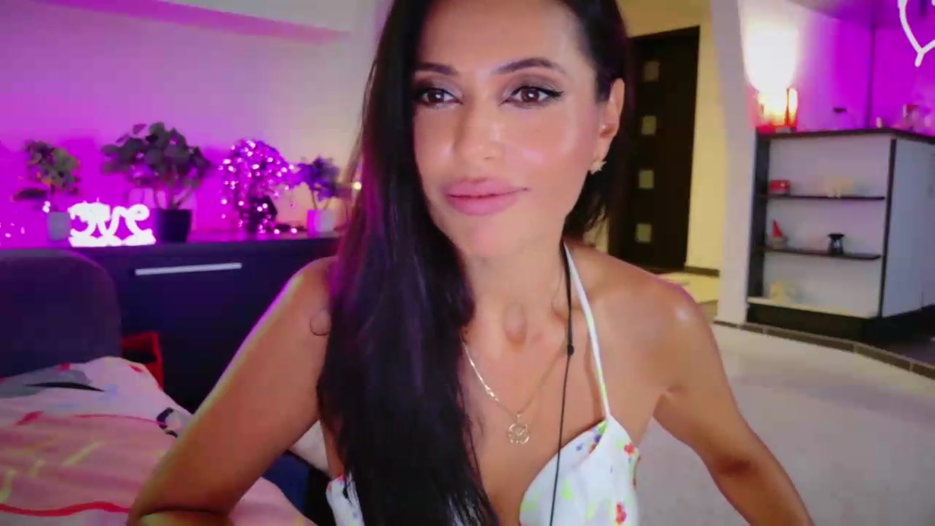 Gallery image thumbnail from SmileyTinaa's myfreecams stream on, 08/07/2026, 22:32 image 16 of 20