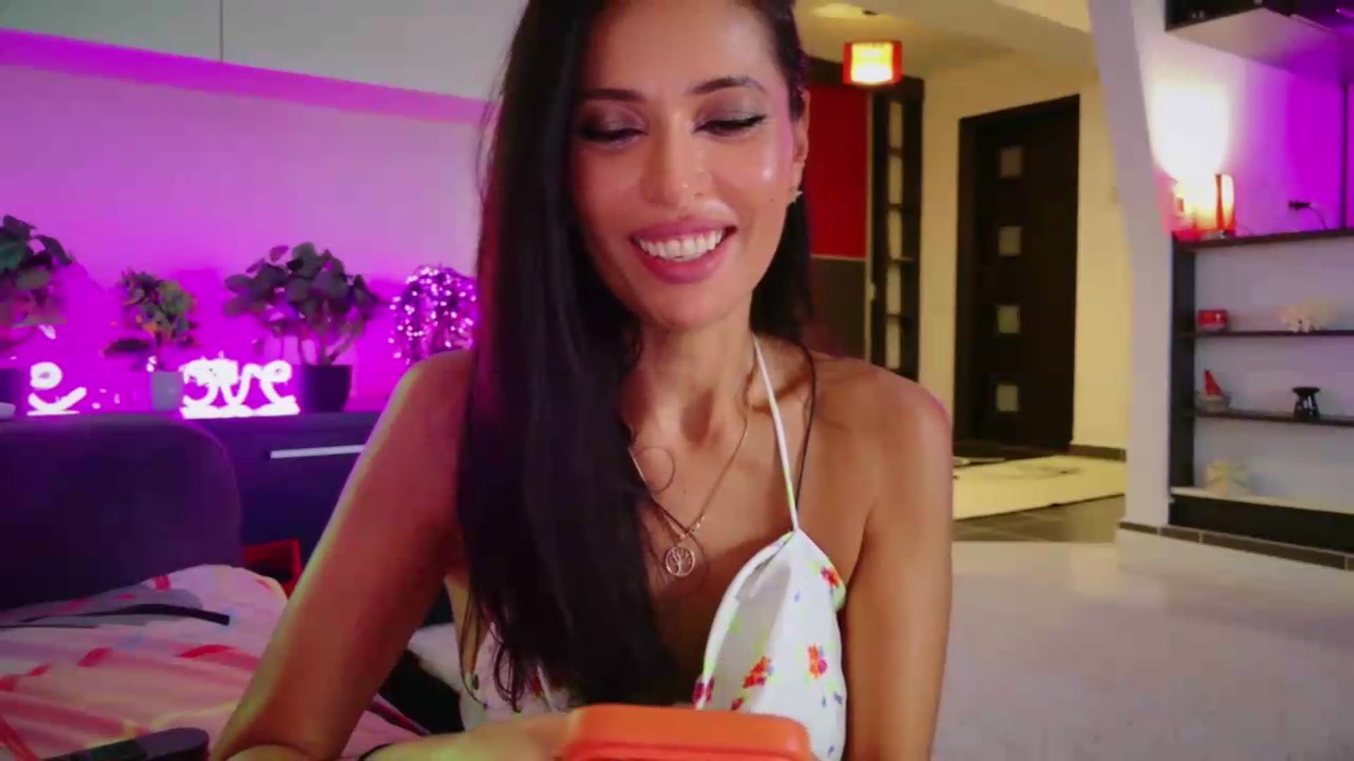 Gallery image thumbnail from SmileyTinaa's myfreecams stream on, 08/08/2026, 02:17 image 14 of 20