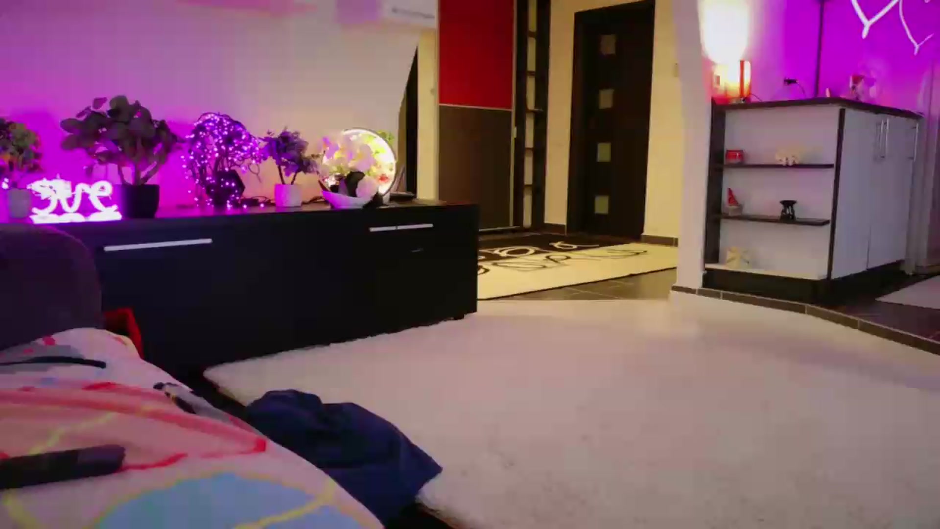 Gallery image thumbnail from SmileyTinaa's myfreecams stream on, 08/08/2026, 02:17 image 11 of 20