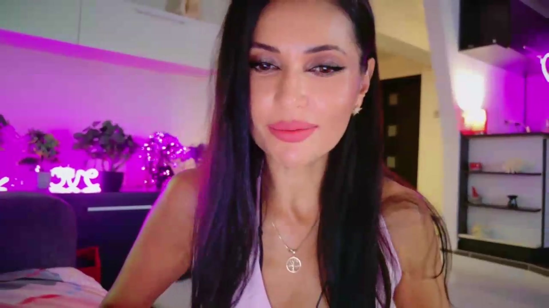 Gallery image thumbnail from SmileyTinaa's myfreecams stream on, 08/13/2026, 22:11 image 15 of 20