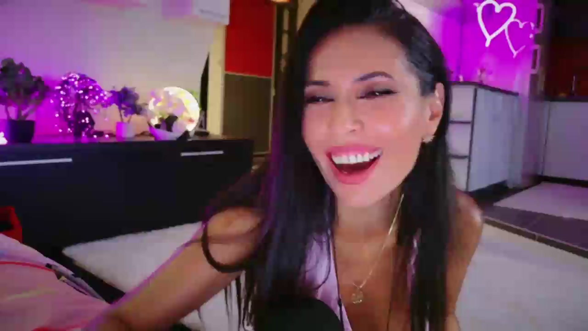 Gallery image thumbnail from SmileyTinaa's myfreecams stream on, 08/14/2026, 24:33 image 1 of 20
