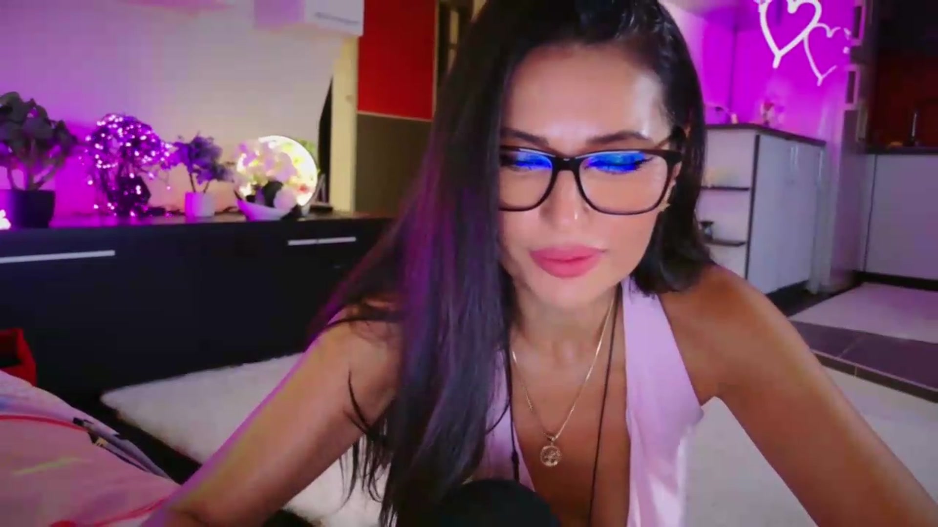 Gallery image thumbnail from SmileyTinaa's myfreecams stream on, 08/14/2026, 24:33 image 2 of 20