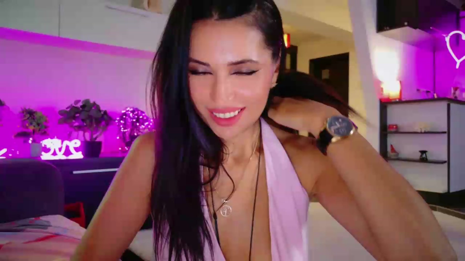 Gallery image thumbnail from SmileyTinaa's myfreecams stream on, 08/14/2026, 24:33 image 14 of 20