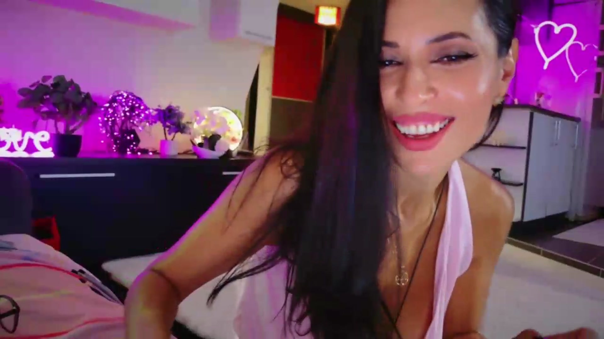Gallery image thumbnail from SmileyTinaa's myfreecams stream on, 08/14/2026, 24:33 image 6 of 20