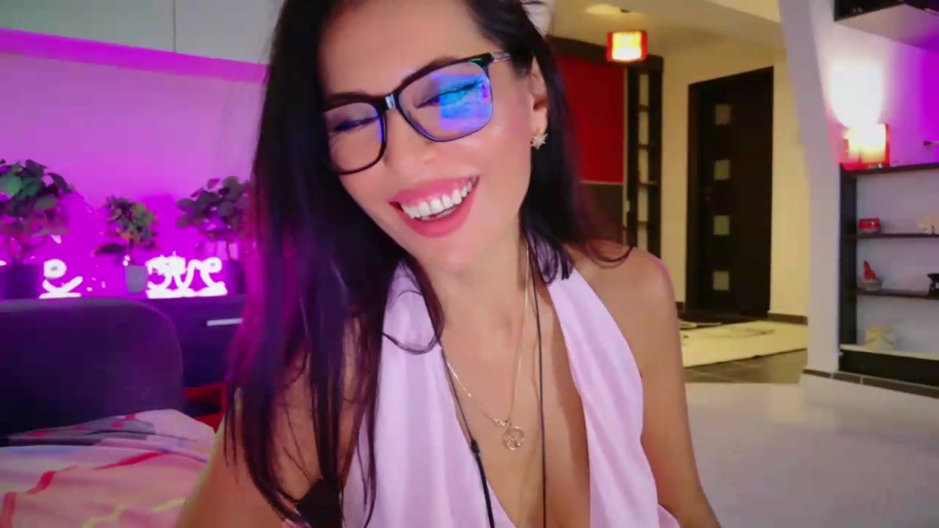 Gallery image thumbnail from SmileyTinaa's myfreecams stream on, 08/14/2026, 24:59 image 6 of 20