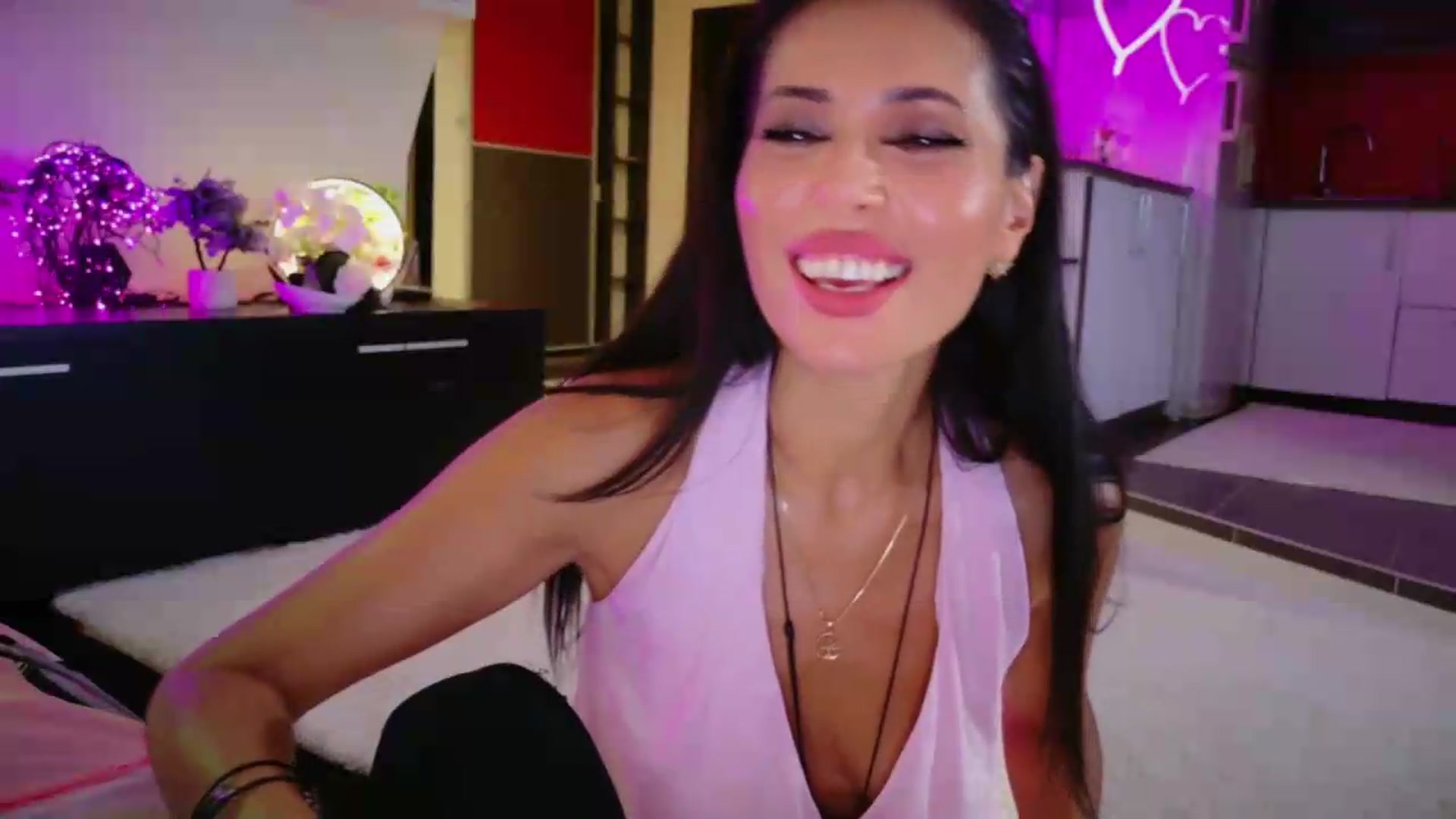 Gallery image thumbnail from SmileyTinaa's myfreecams stream on, 08/14/2026, 24:59 image 15 of 20