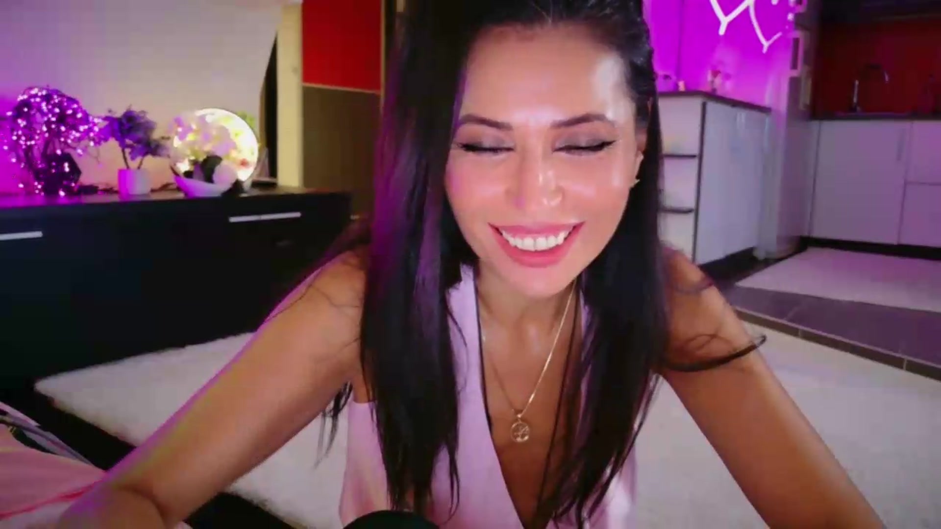 Gallery image thumbnail from SmileyTinaa's myfreecams stream on, 08/14/2026, 24:59 image 19 of 20