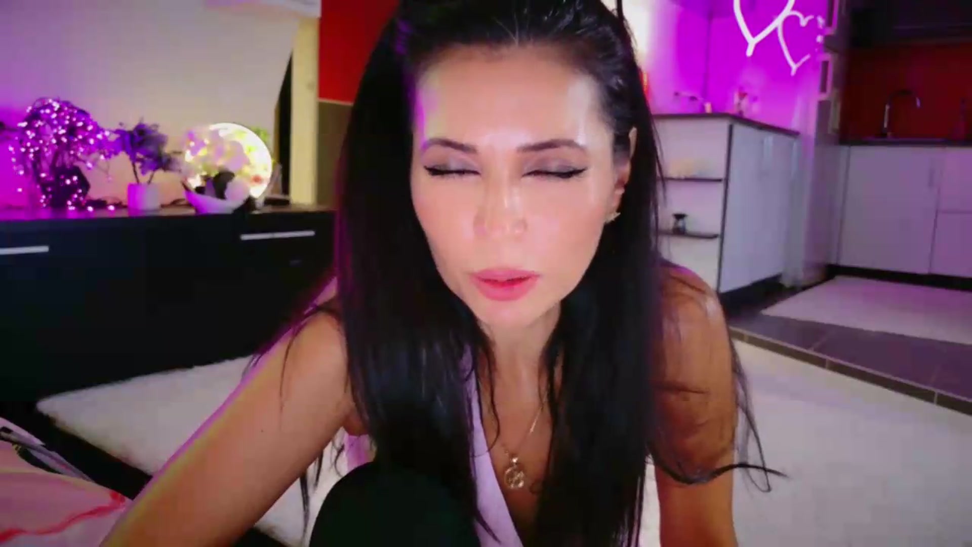 Gallery image thumbnail from SmileyTinaa's myfreecams stream on, 08/14/2026, 24:59 image 12 of 20