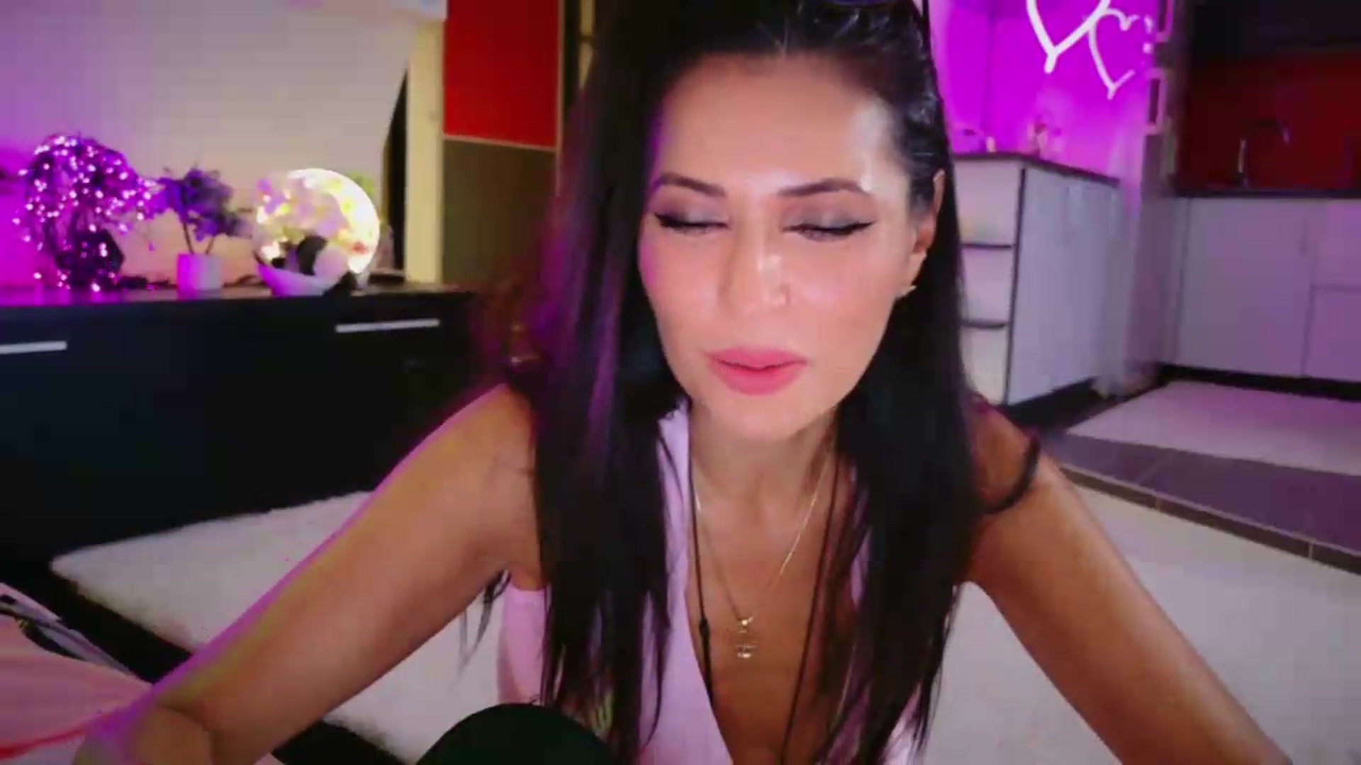 Gallery image thumbnail from SmileyTinaa's myfreecams stream on, 08/14/2026, 24:59 image 17 of 20