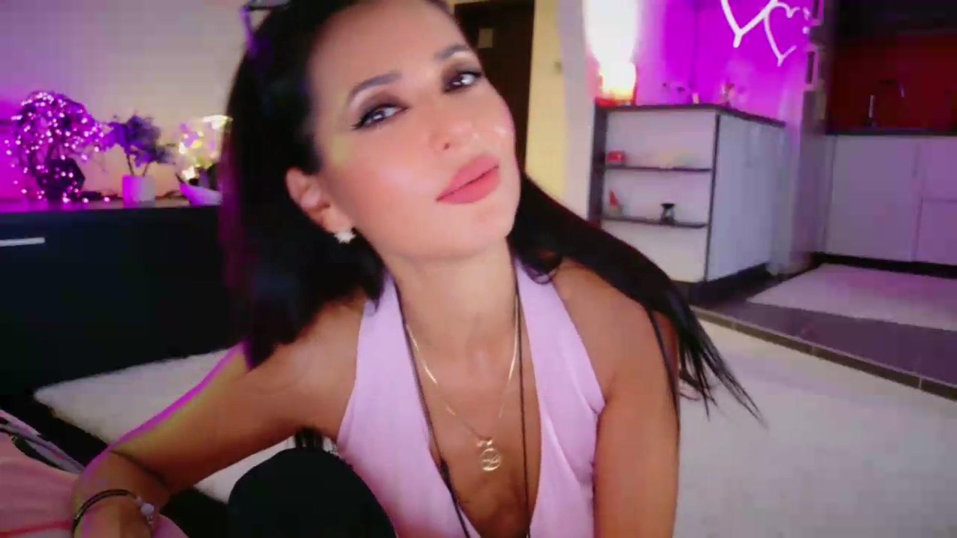 Gallery image thumbnail from SmileyTinaa's myfreecams stream on, 08/14/2026, 24:59 image 14 of 20