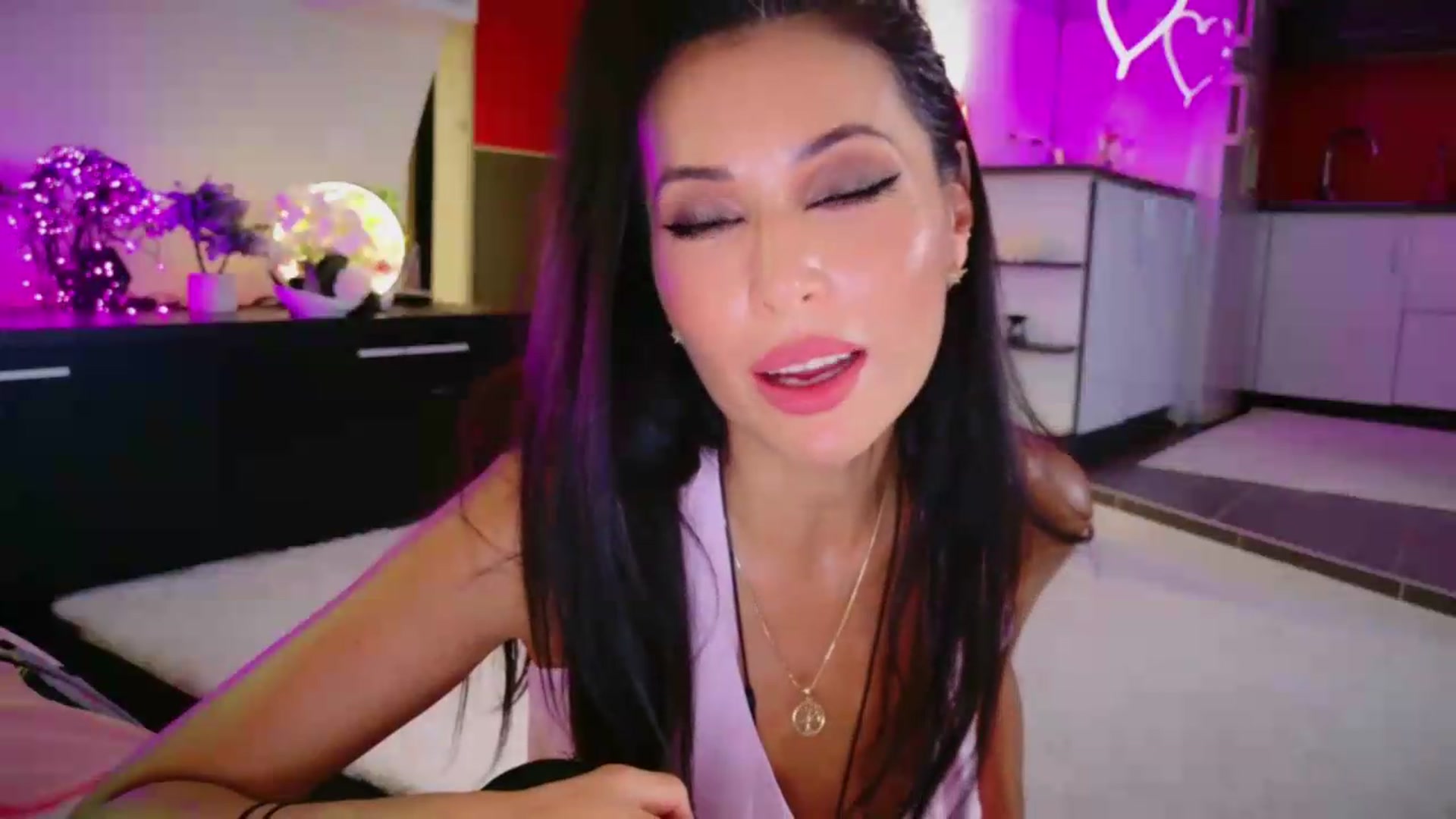 Gallery image thumbnail from SmileyTinaa's myfreecams stream on, 08/14/2026, 24:59 image 18 of 20