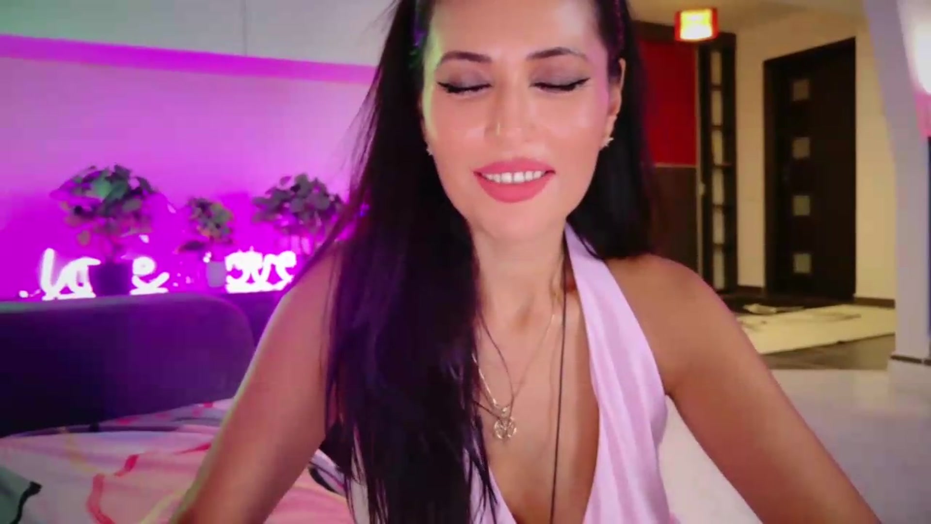 Gallery image thumbnail from SmileyTinaa's myfreecams stream on, 08/14/2026, 24:59 image 2 of 20