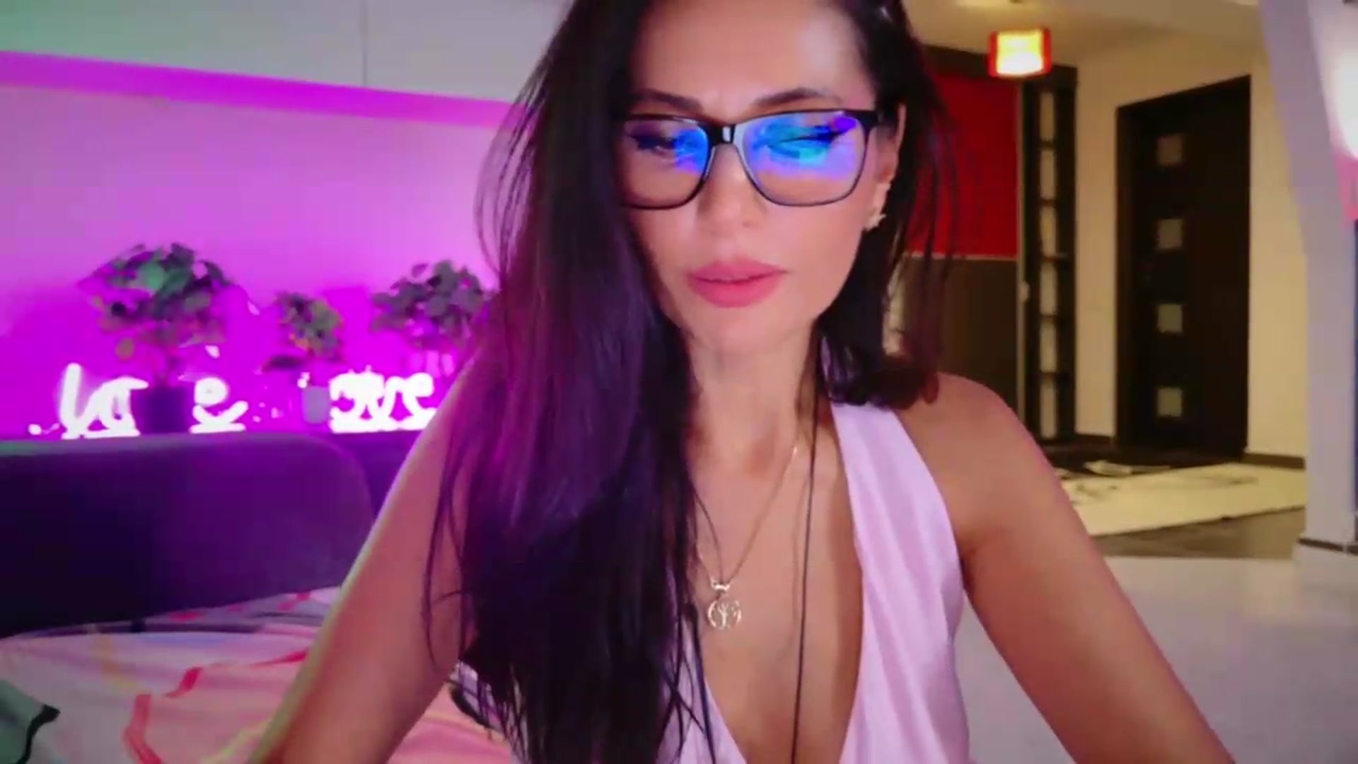 Gallery image thumbnail from SmileyTinaa's myfreecams stream on, 08/14/2026, 24:59 image 3 of 20