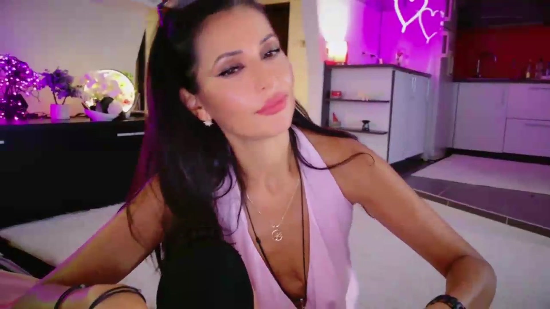 Gallery image thumbnail from SmileyTinaa's myfreecams stream on, 08/14/2026, 24:59 image 9 of 20