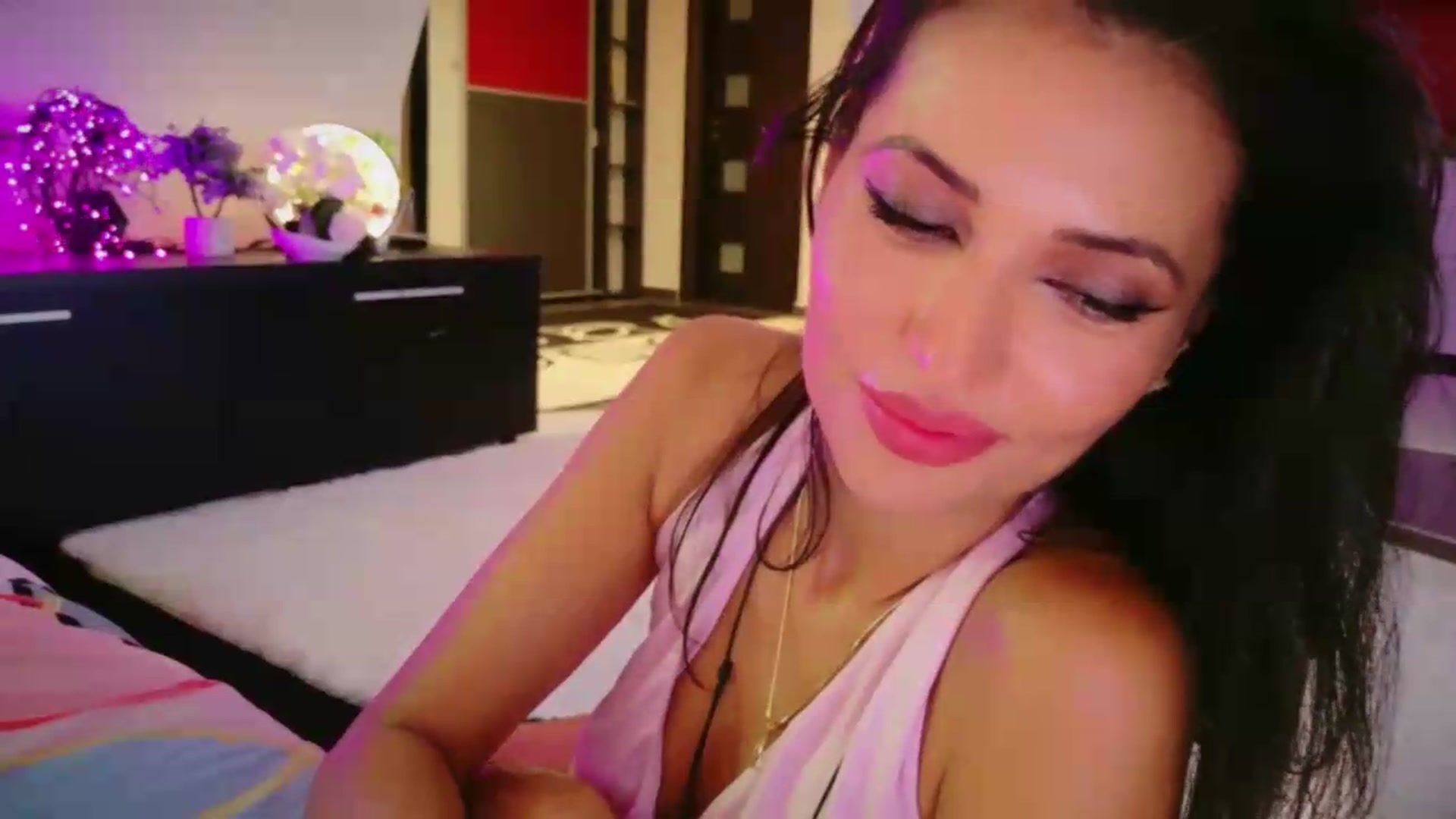 Gallery image thumbnail from SmileyTinaa's myfreecams stream on, 08/14/2026, 03:19 image 9 of 20