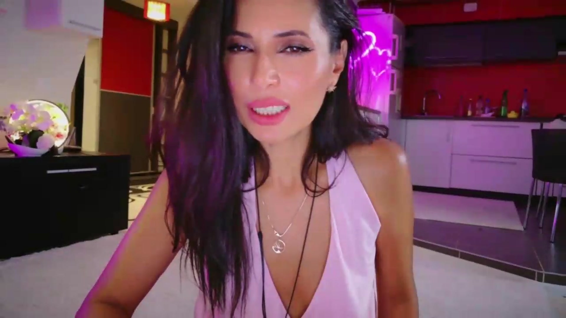 Gallery image thumbnail from SmileyTinaa's myfreecams stream on, 08/14/2026, 03:19 image 6 of 20