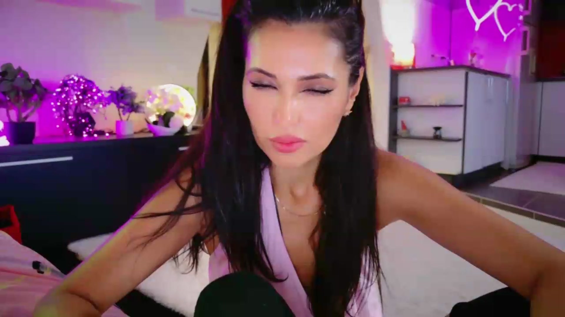 Gallery image thumbnail from SmileyTinaa's myfreecams stream on, 08/14/2026, 06:27 image 4 of 20