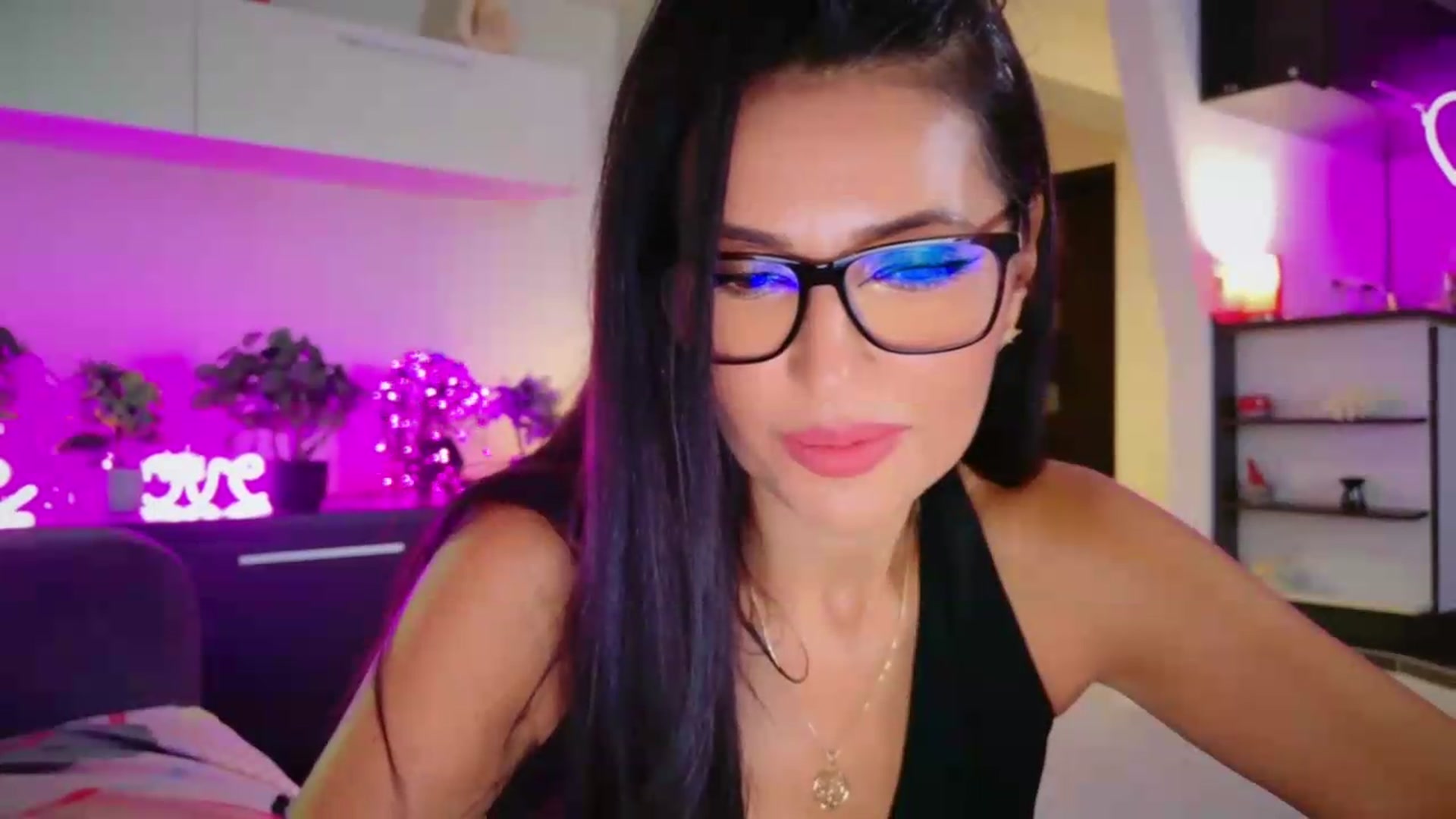 Gallery image thumbnail from SmileyTinaa's myfreecams stream on, 08/14/2026, 22:22 image 19 of 20