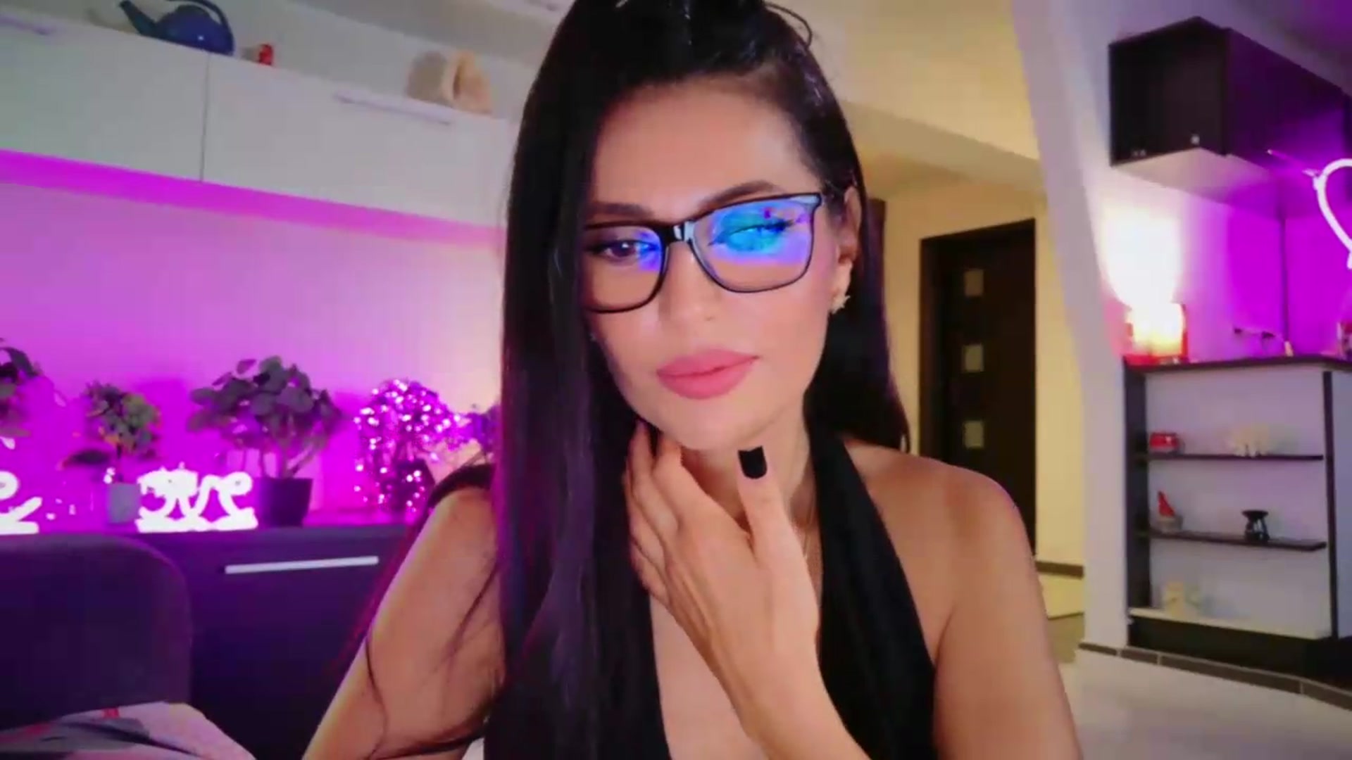 Gallery image thumbnail from SmileyTinaa's myfreecams stream on, 08/14/2026, 22:22 image 18 of 20