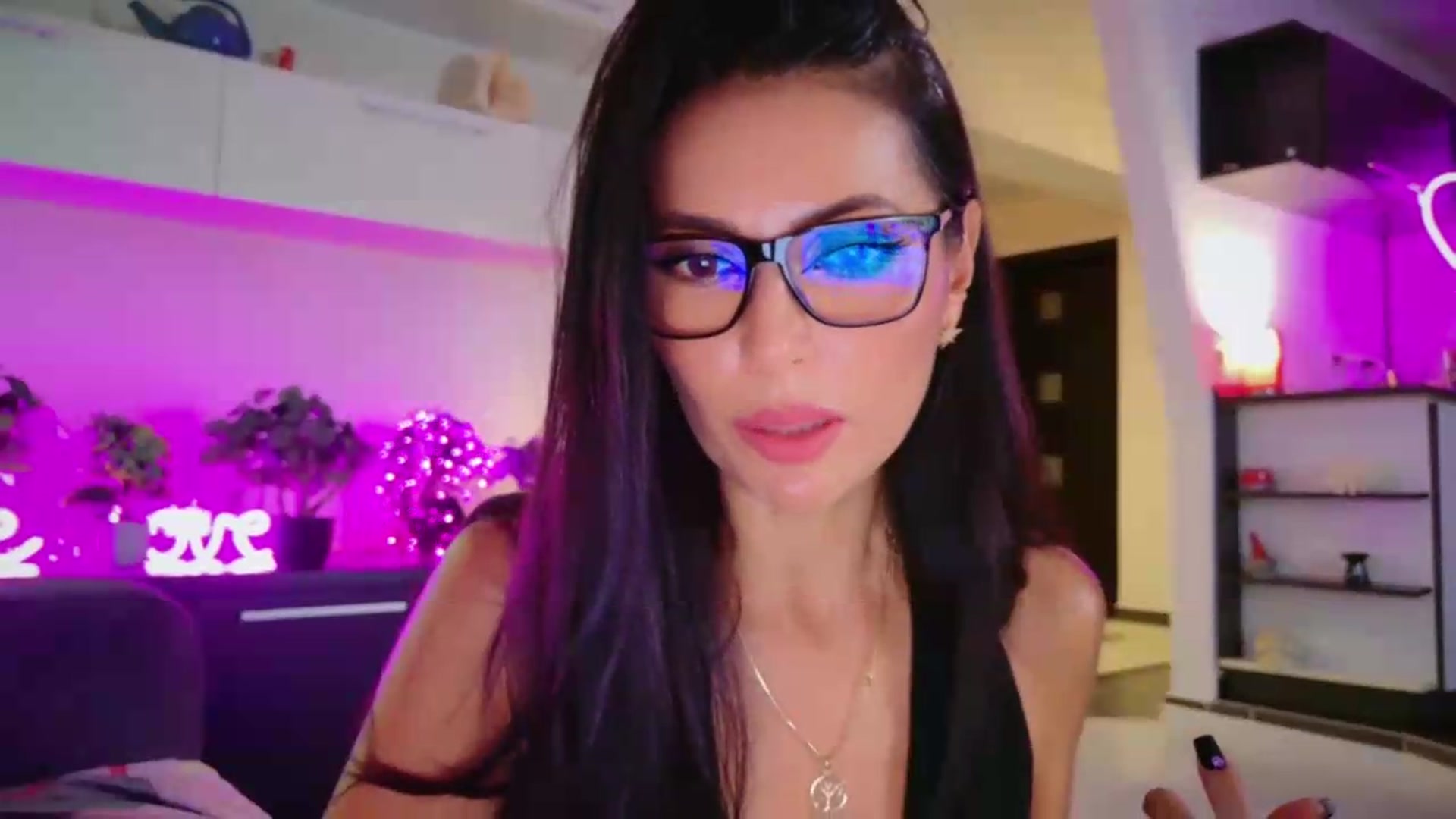 Gallery image thumbnail from SmileyTinaa's myfreecams stream on, 08/14/2026, 22:22 image 13 of 20