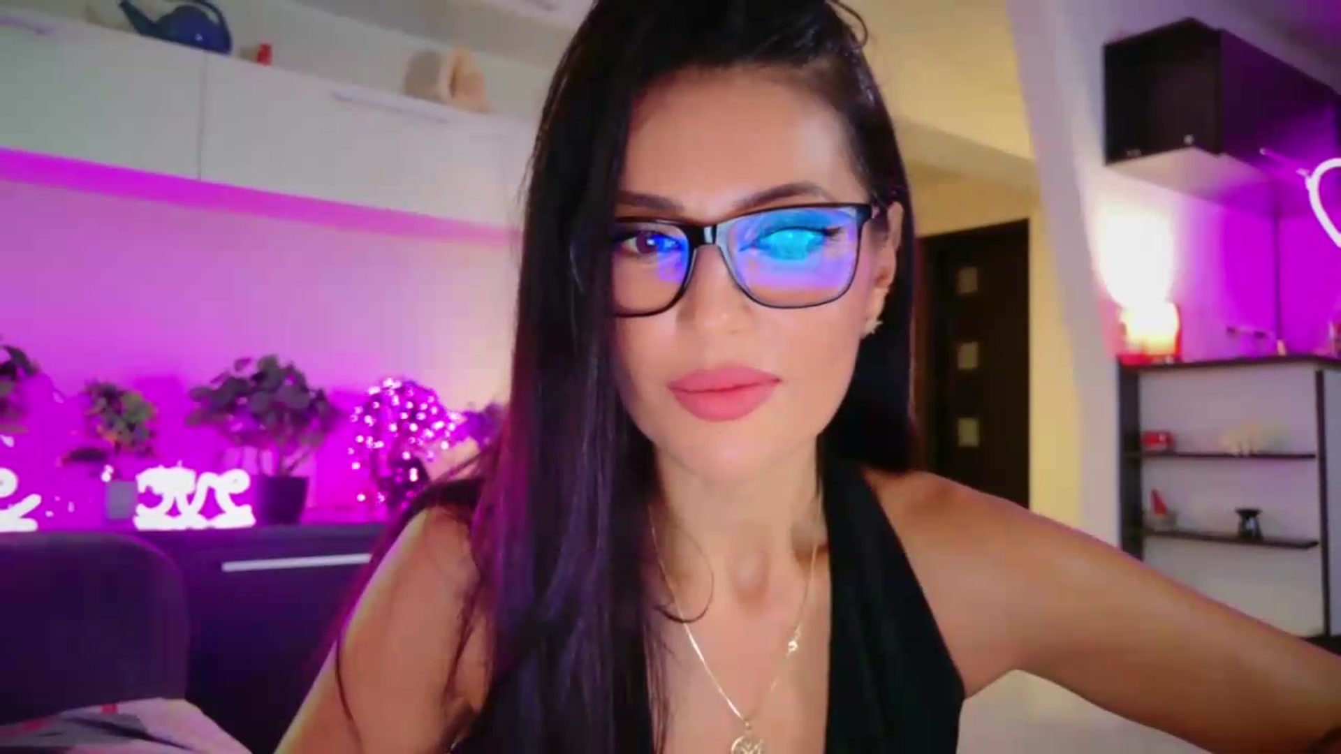 Gallery image thumbnail from SmileyTinaa's myfreecams stream on, 08/14/2026, 22:22 image 16 of 20