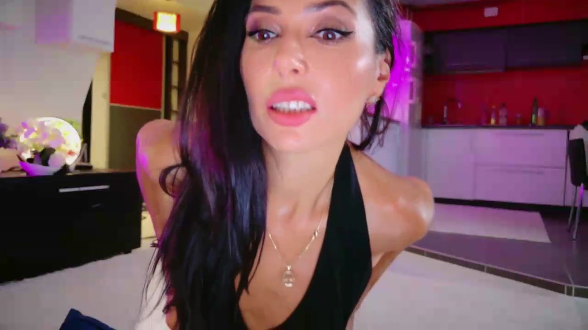 Gallery image thumbnail from SmileyTinaa's myfreecams stream on, 08/14/2026, 23:55 image 17 of 20