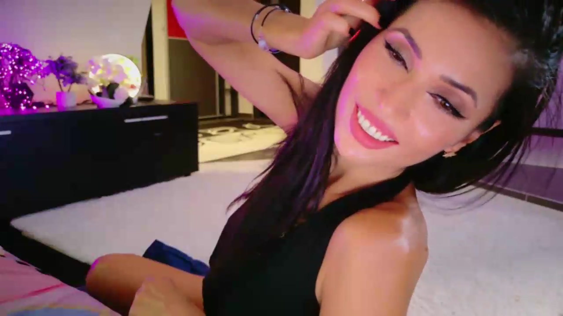 Gallery image thumbnail from SmileyTinaa's myfreecams stream on, 08/14/2026, 23:55 image 16 of 20