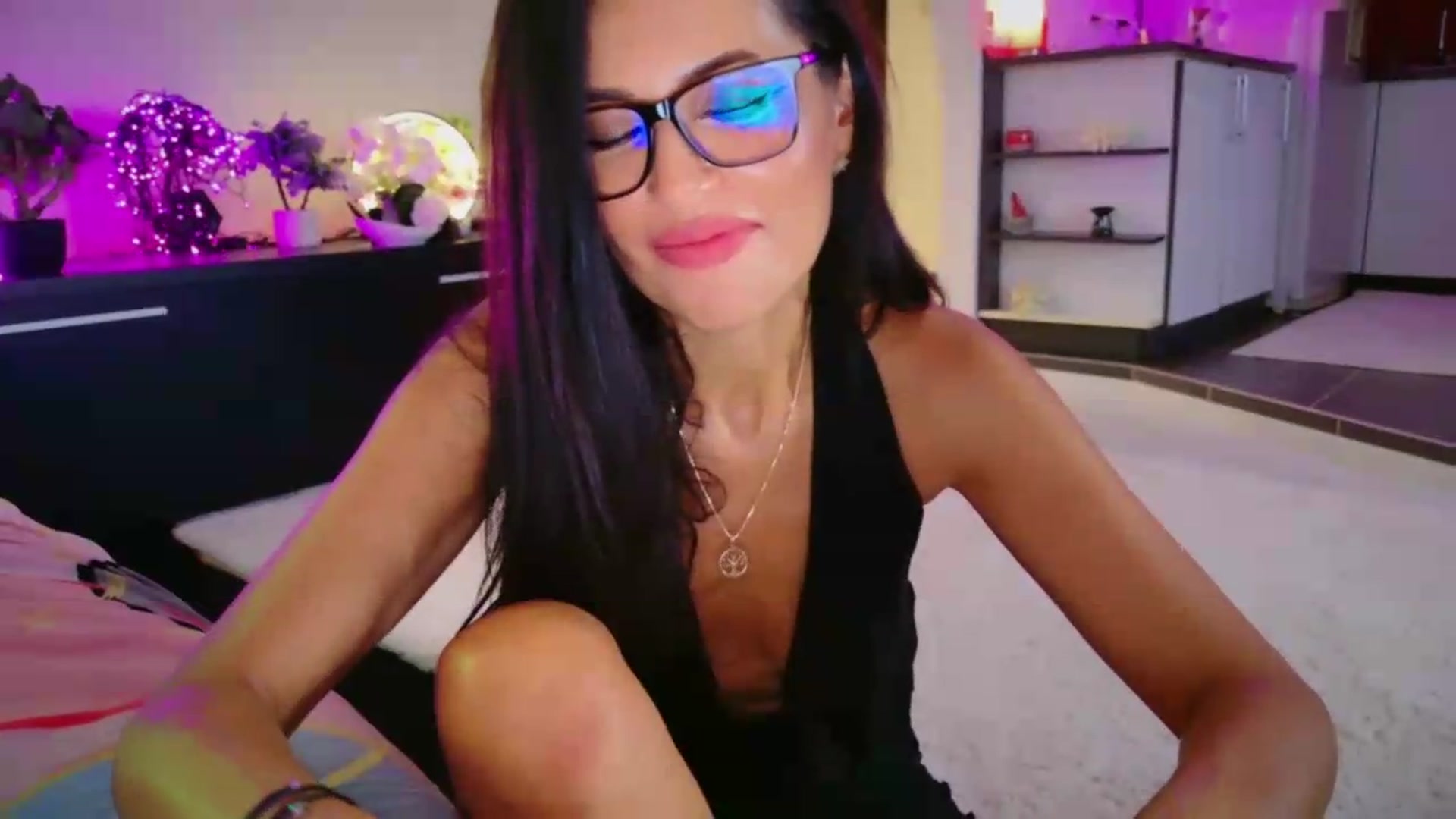 Gallery image thumbnail from SmileyTinaa's myfreecams stream on, 08/15/2026, 05:30 image 16 of 20