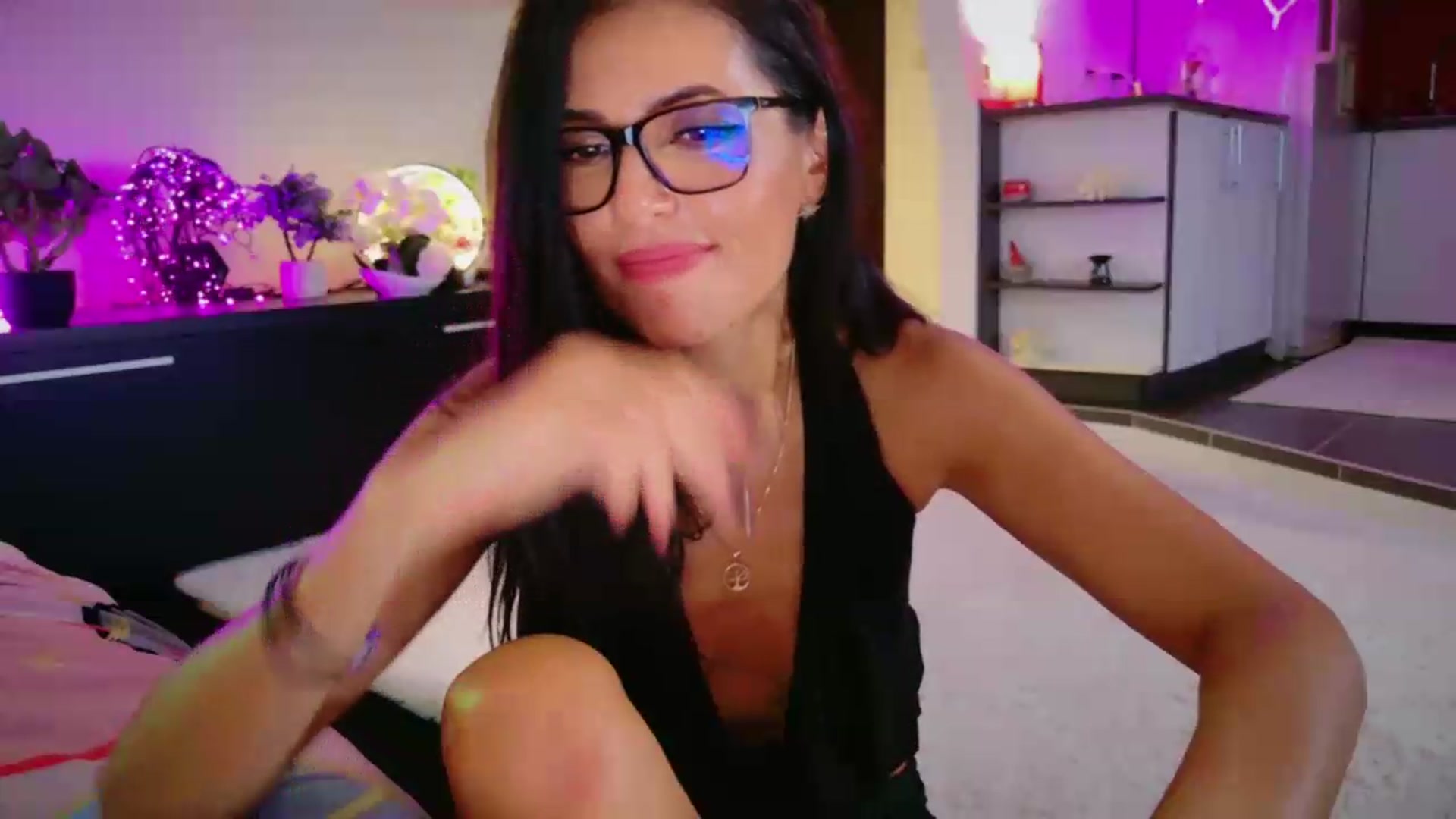 Gallery image thumbnail from SmileyTinaa's myfreecams stream on, 08/15/2026, 05:30 image 19 of 20