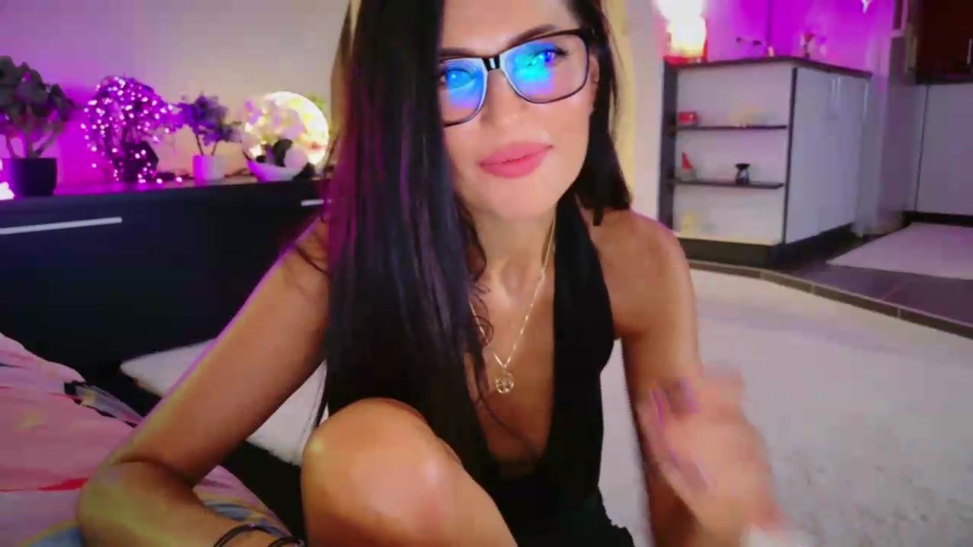 Gallery image thumbnail from SmileyTinaa's myfreecams stream on, 08/15/2026, 05:30 image 9 of 20