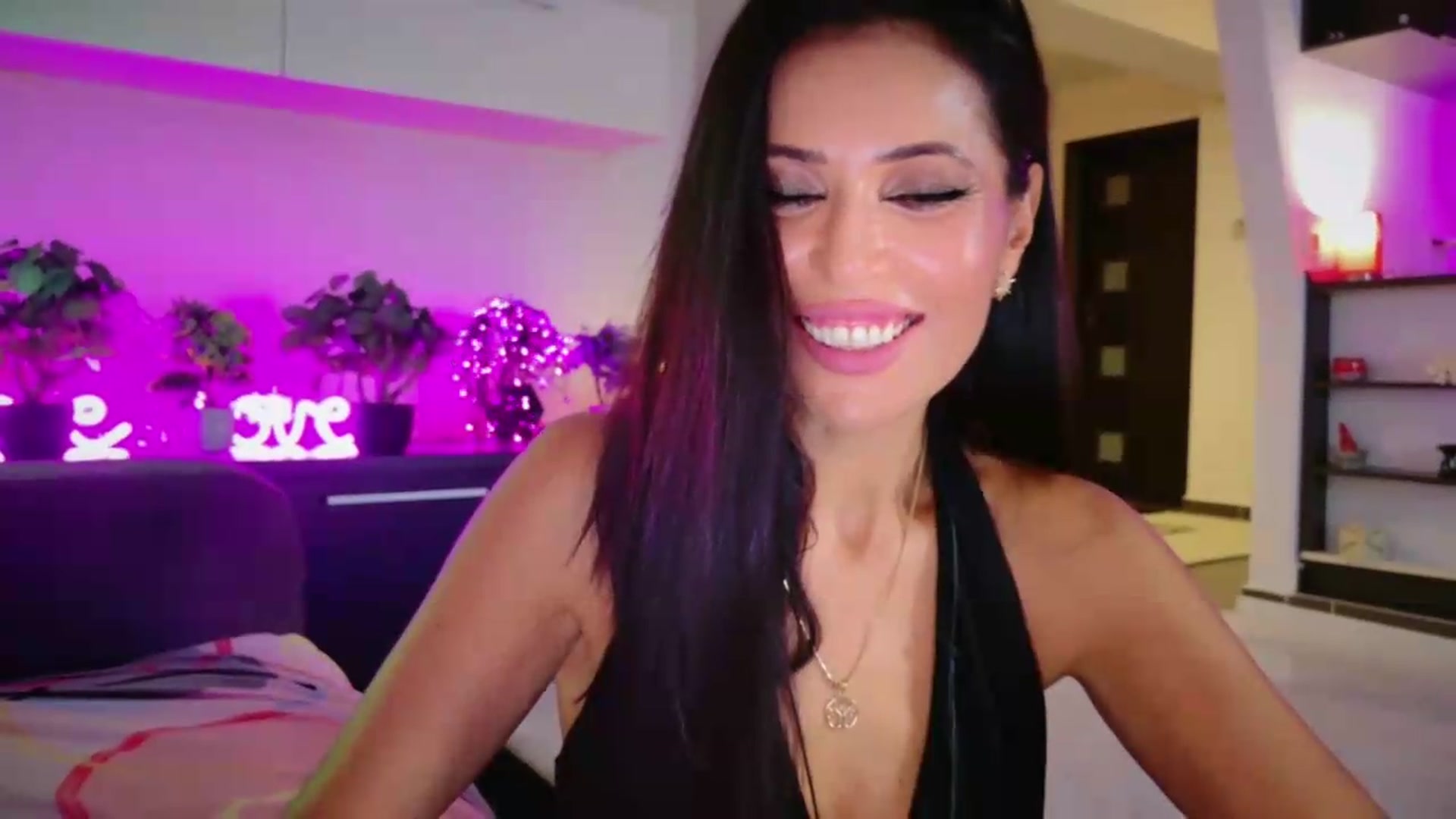 Gallery image thumbnail from SmileyTinaa's myfreecams stream on, 08/21/2026, 24:38 image 16 of 20