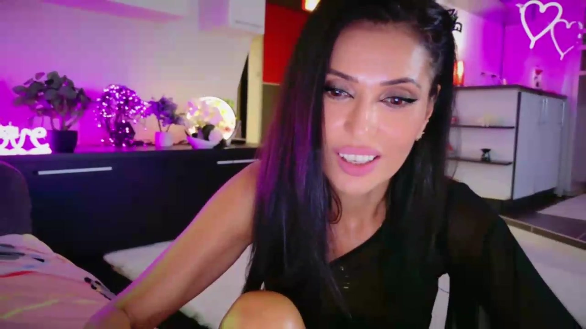 Gallery image thumbnail from SmileyTinaa's myfreecams stream on, 08/21/2026, 24:38 image 6 of 20