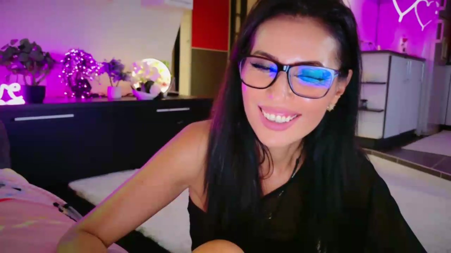 Gallery image thumbnail from SmileyTinaa's myfreecams stream on, 08/21/2026, 24:38 image 7 of 20