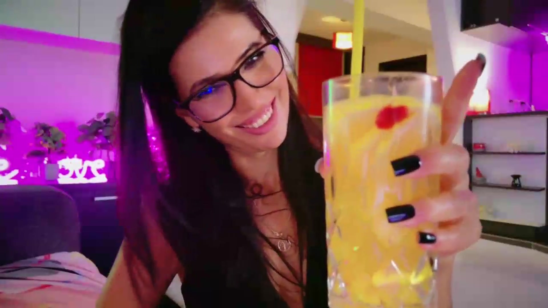 Gallery image thumbnail from SmileyTinaa's myfreecams stream on, 08/21/2026, 06:33 image 3 of 20