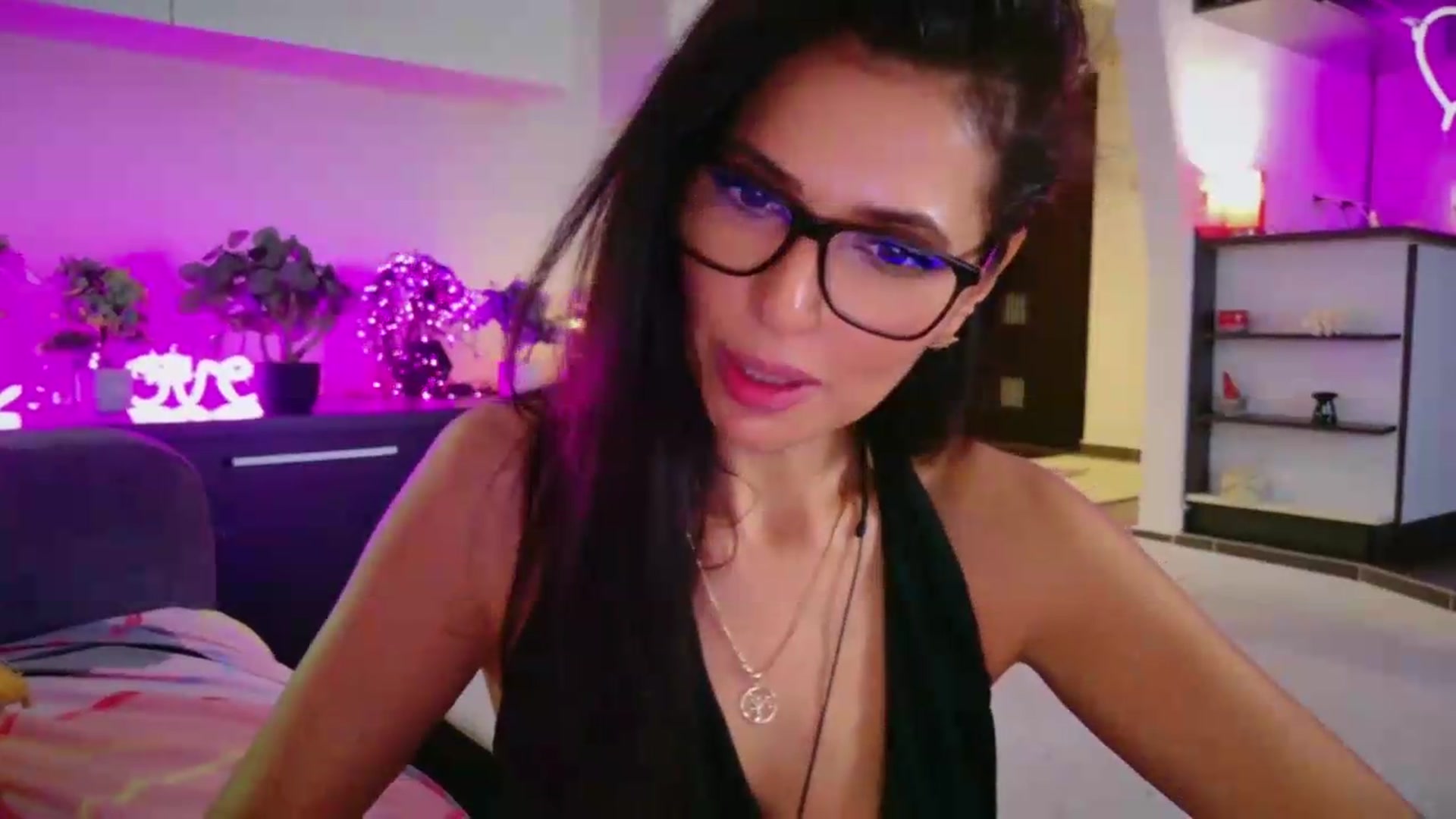 Gallery image thumbnail from SmileyTinaa's myfreecams stream on, 08/21/2026, 06:33 image 18 of 20