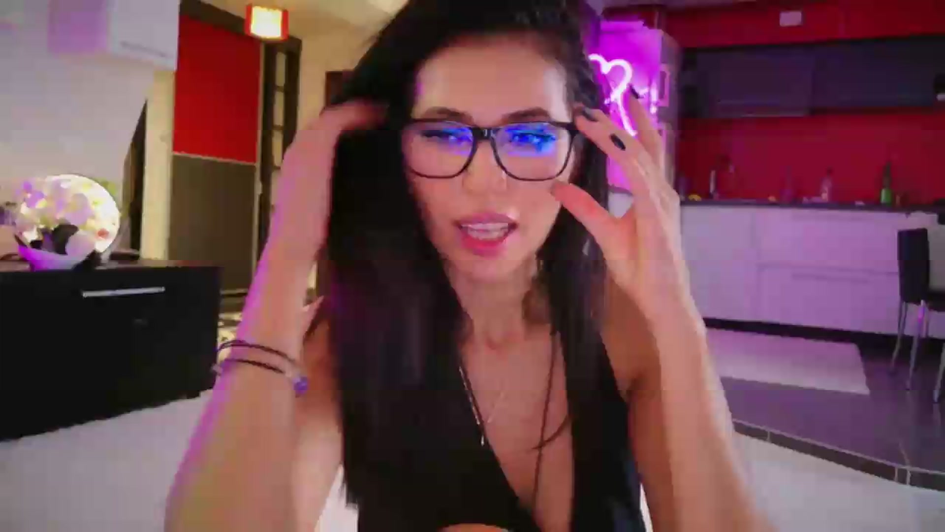 Gallery image thumbnail from SmileyTinaa's myfreecams stream on, 08/21/2026, 06:33 image 14 of 20