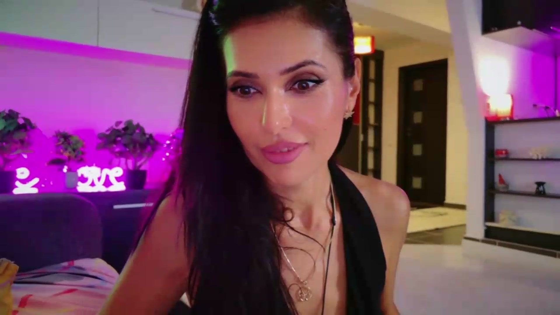 Gallery image thumbnail from SmileyTinaa's myfreecams stream on, 08/21/2026, 06:33 image 5 of 20