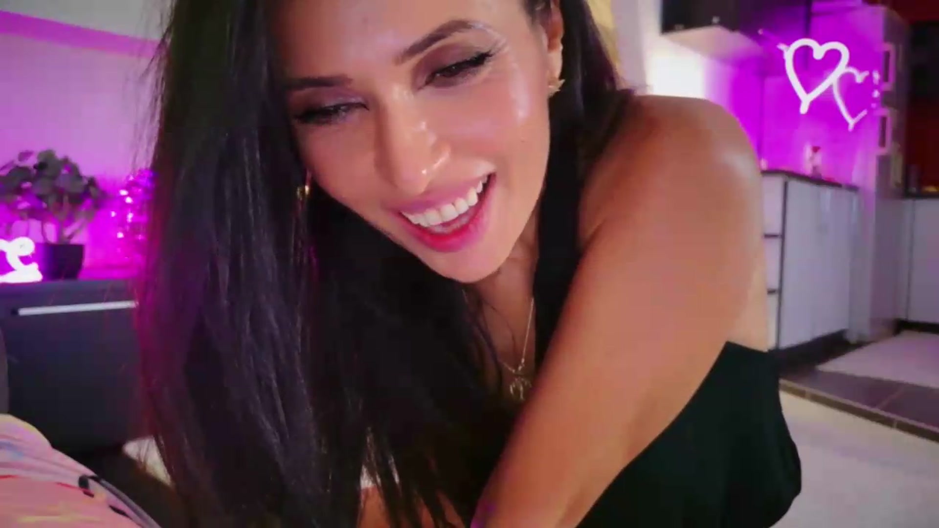 Gallery image thumbnail from SmileyTinaa's myfreecams stream on, 08/21/2026, 06:33 image 19 of 20