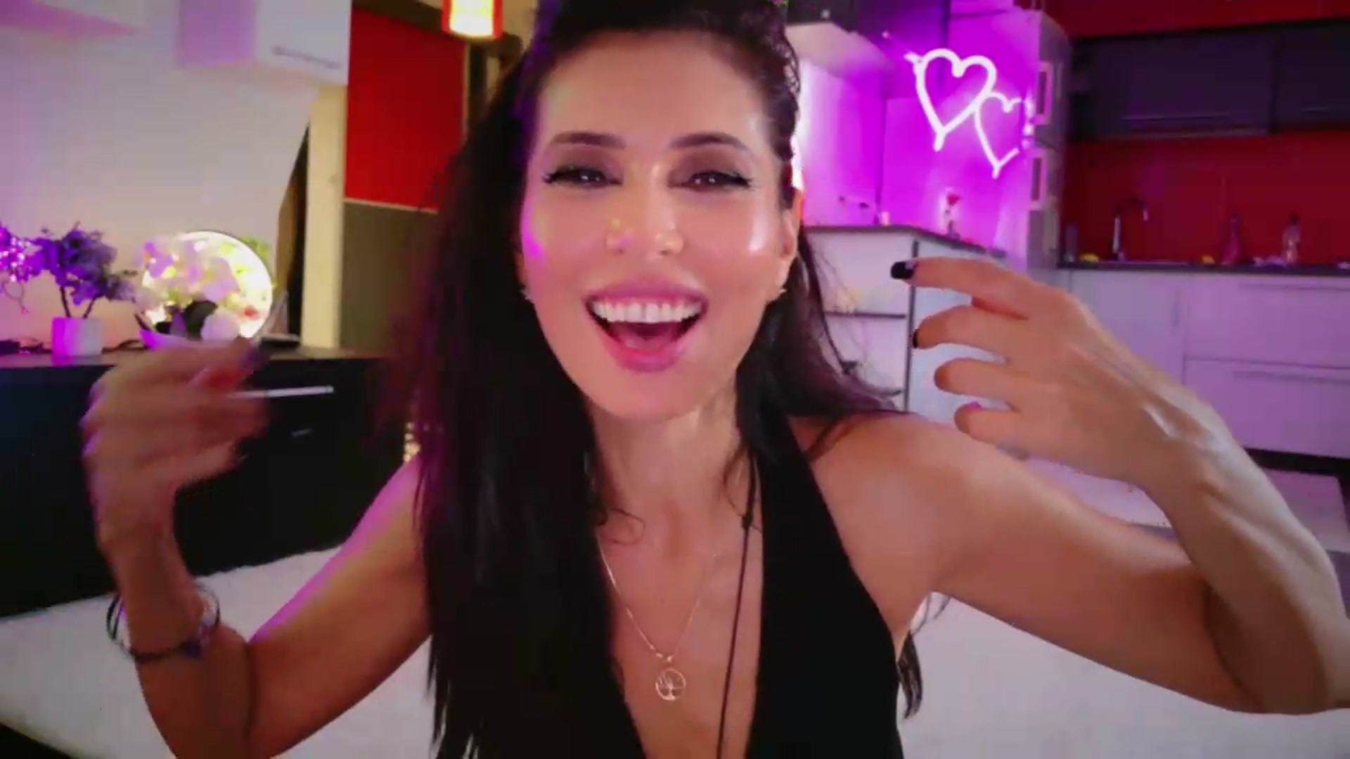 Gallery image thumbnail from SmileyTinaa's myfreecams stream on, 08/21/2026, 06:33 image 17 of 20