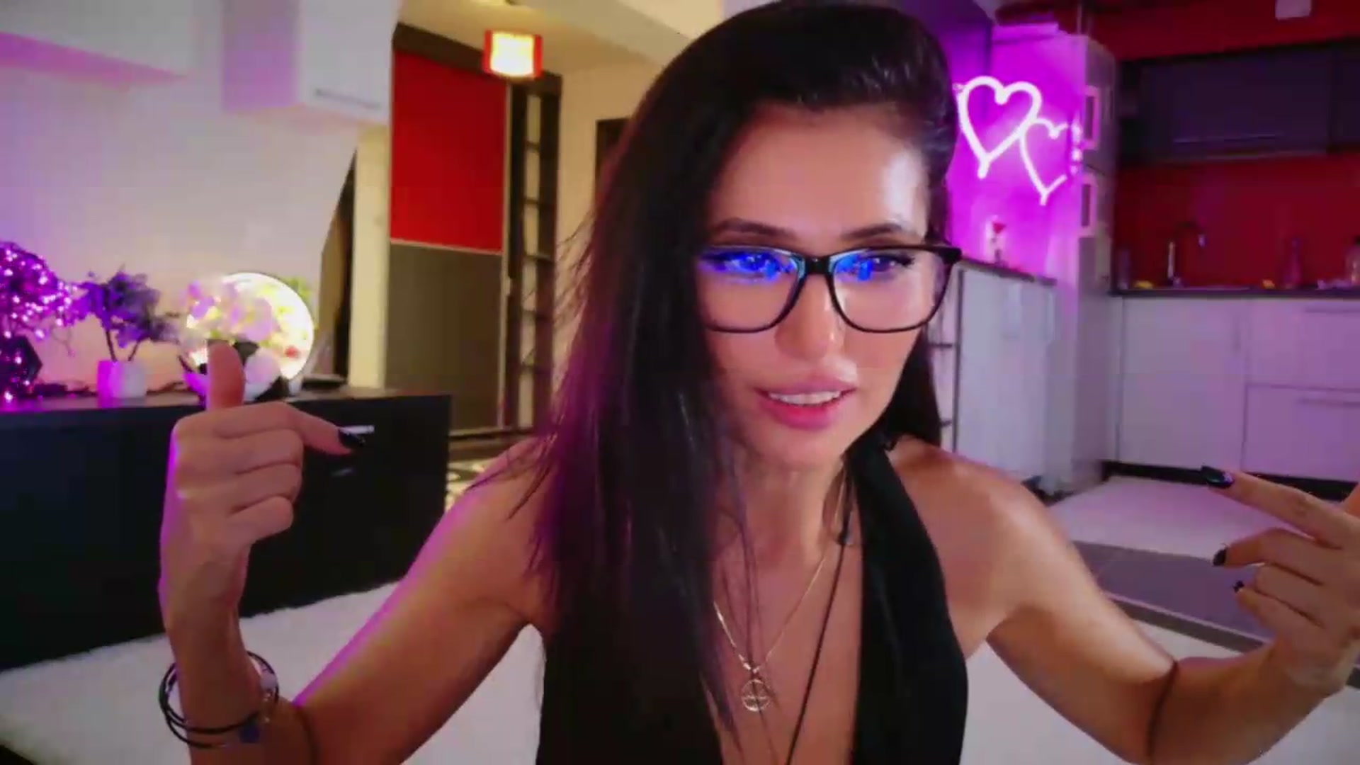 Gallery image thumbnail from SmileyTinaa's myfreecams stream on, 08/21/2026, 06:33 image 16 of 20