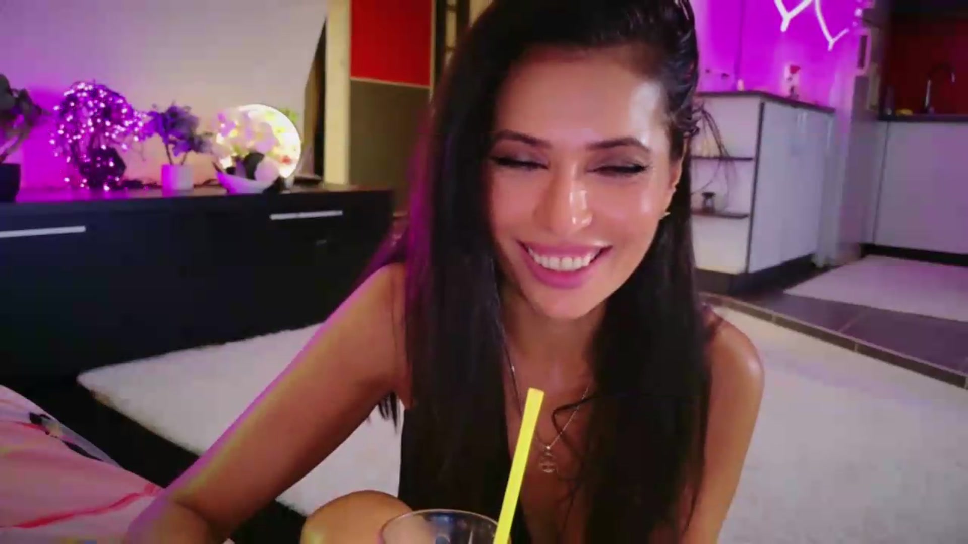 Gallery image thumbnail from SmileyTinaa's myfreecams stream on, 08/21/2026, 06:33 image 11 of 20