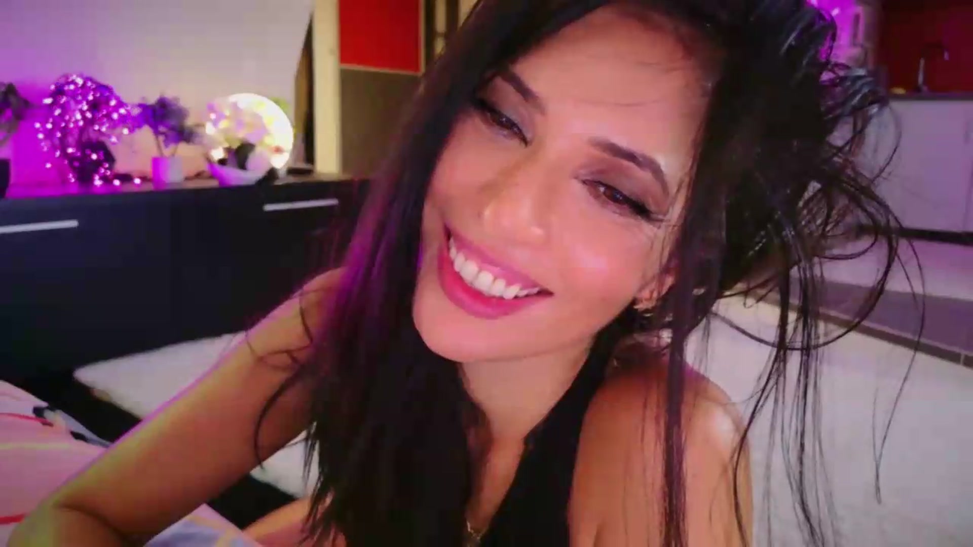 Gallery image thumbnail from SmileyTinaa's myfreecams stream on, 08/21/2026, 06:33 image 20 of 20