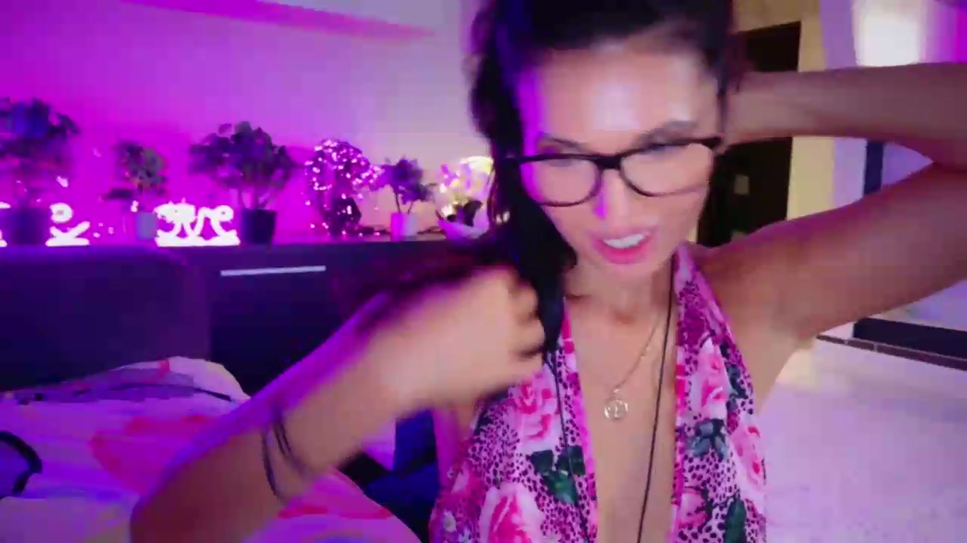 Gallery image thumbnail from SmileyTinaa's myfreecams stream on, 08/22/2026, 01:45 image 13 of 20