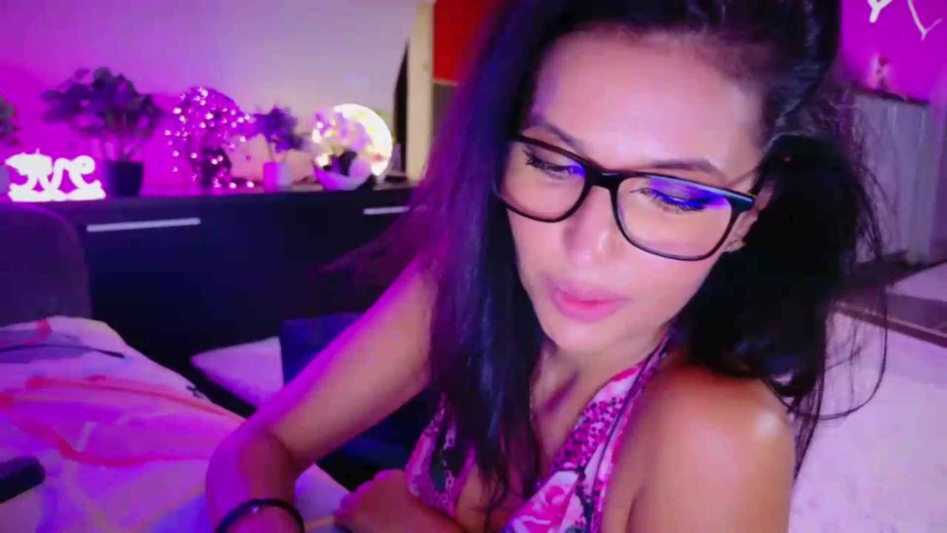 Gallery image thumbnail from SmileyTinaa's myfreecams stream on, 08/22/2026, 01:45 image 10 of 20