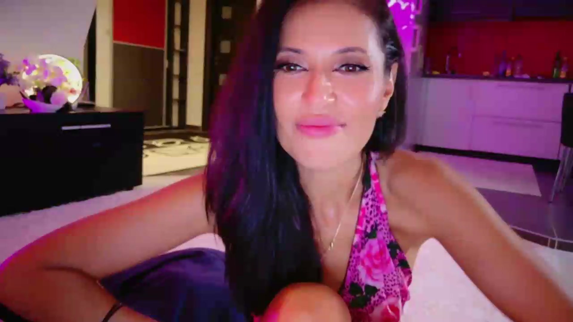 Gallery image thumbnail from SmileyTinaa's myfreecams stream on, 08/22/2026, 01:45 image 18 of 20