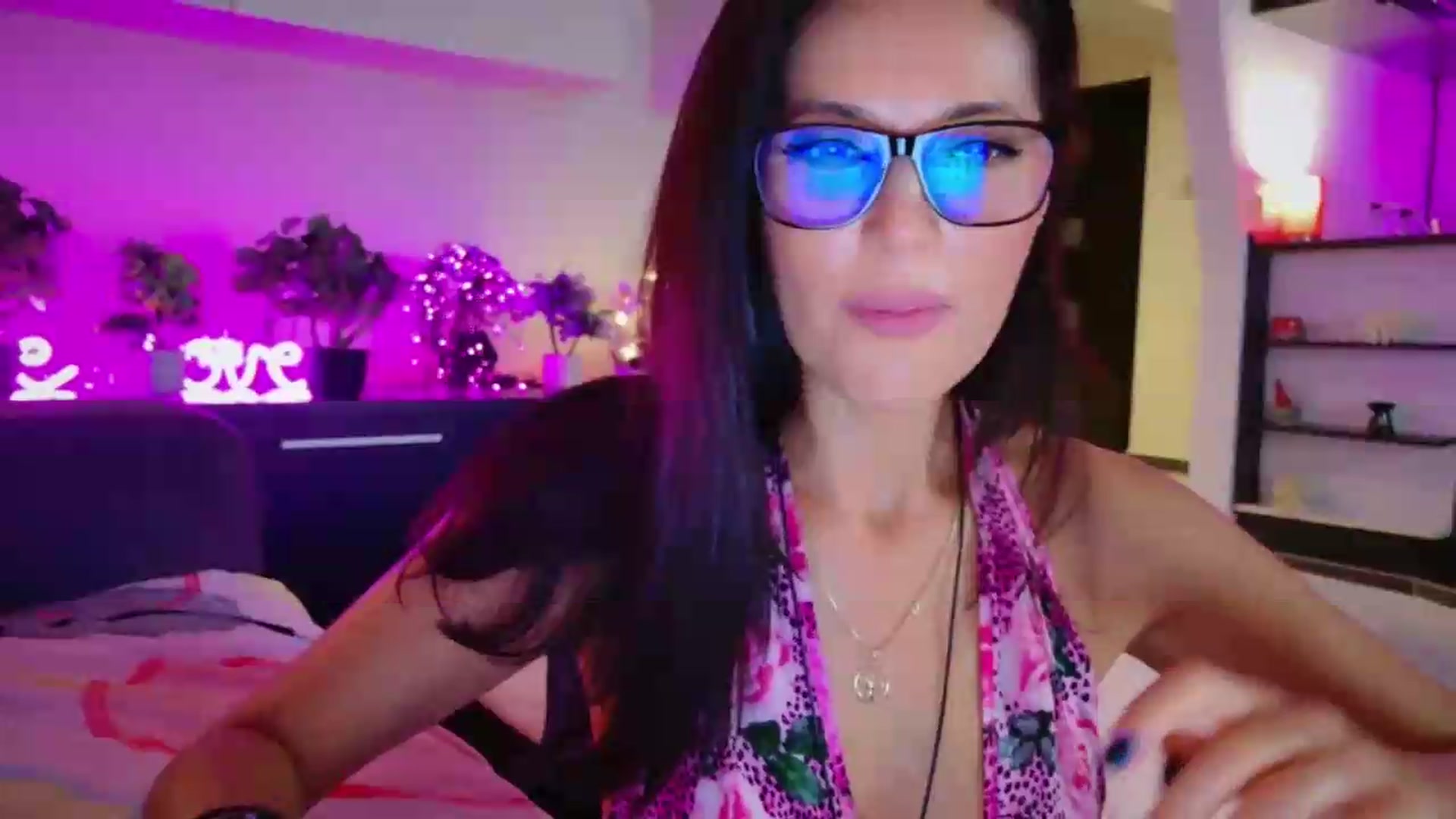 Gallery image thumbnail from SmileyTinaa's myfreecams stream on, 08/22/2026, 01:45 image 12 of 20