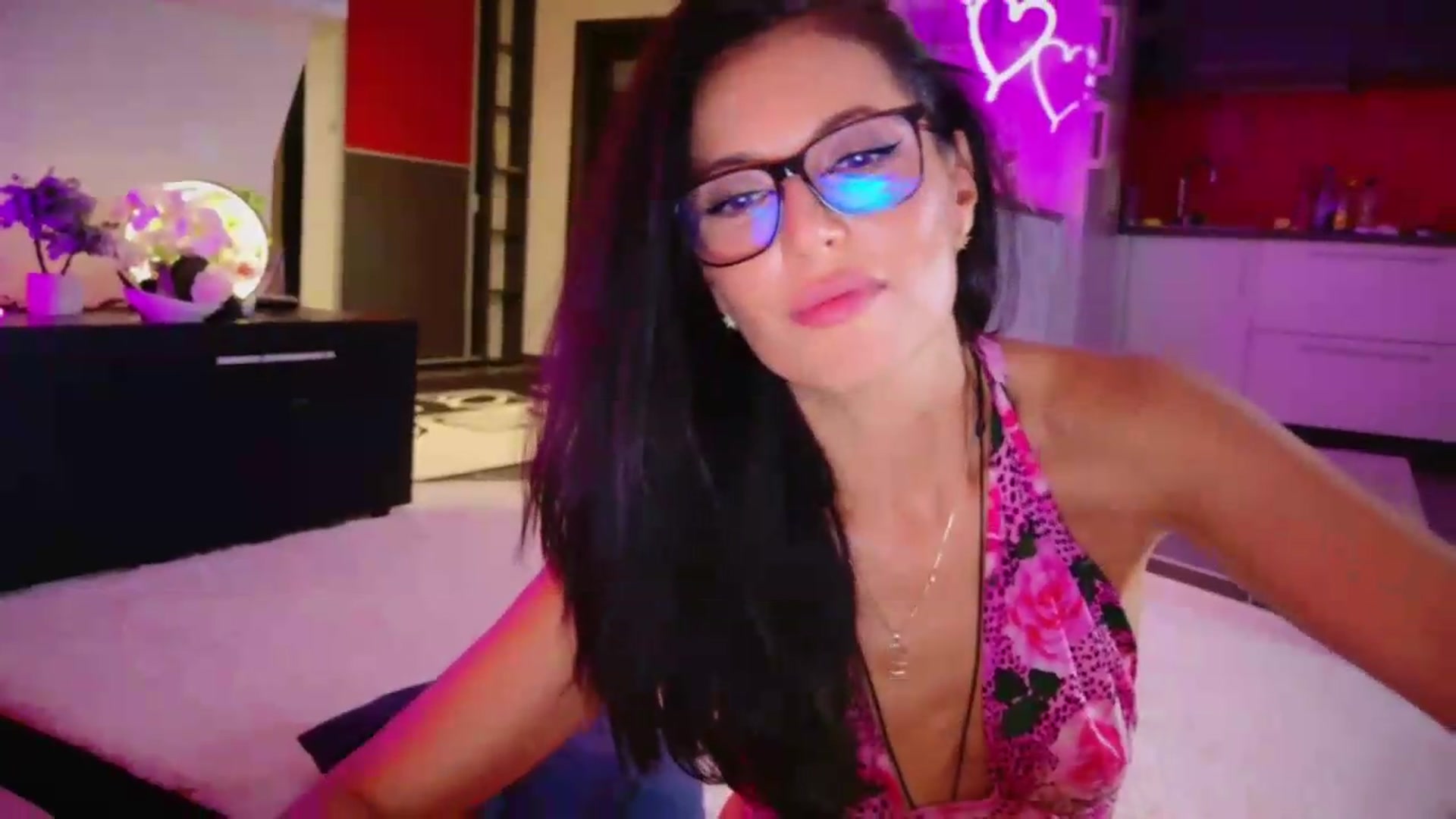 Gallery image thumbnail from SmileyTinaa's myfreecams stream on, 08/22/2026, 01:44 image 13 of 20
