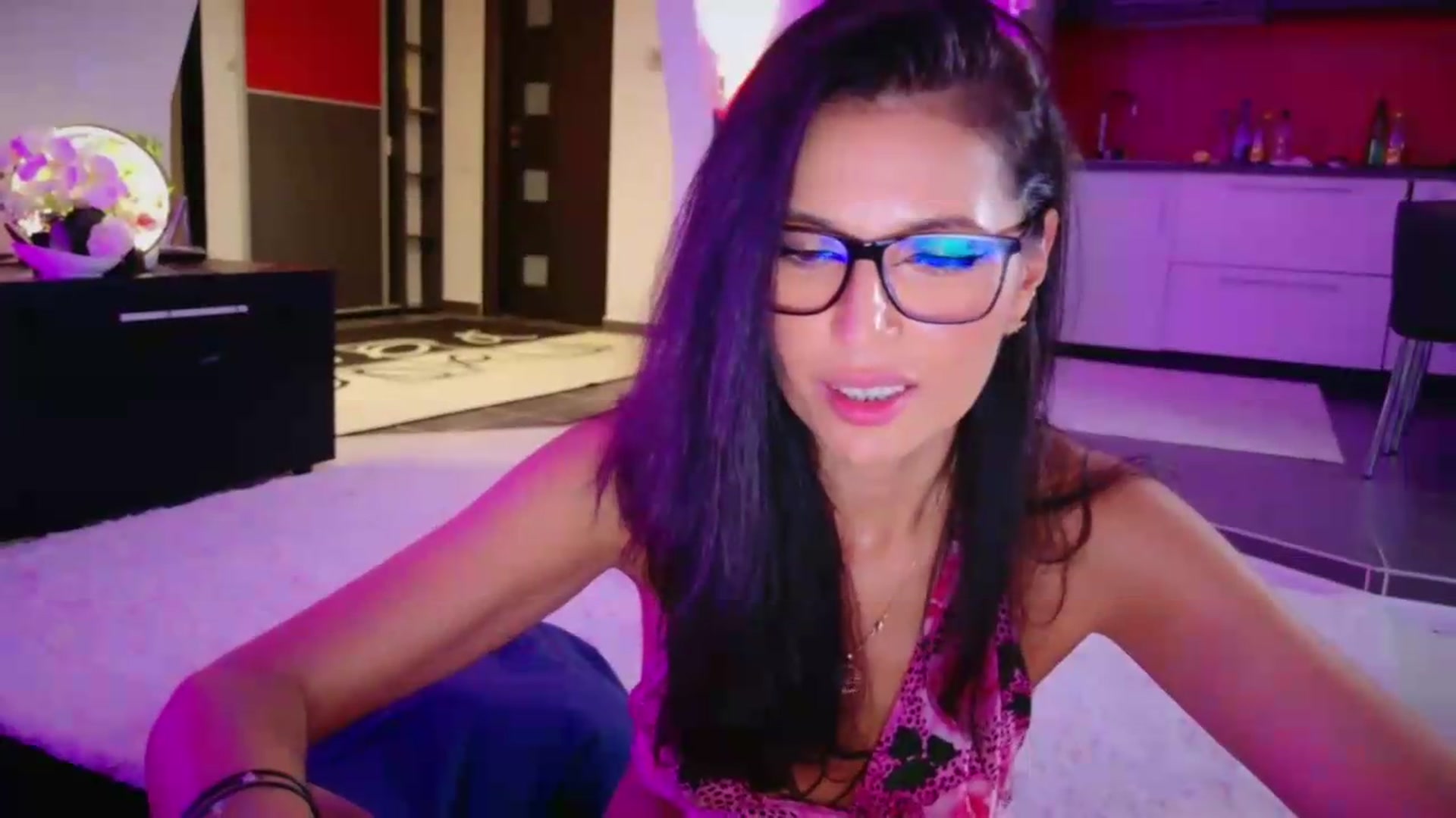 Gallery image thumbnail from SmileyTinaa's myfreecams stream on, 08/22/2026, 01:44 image 18 of 20