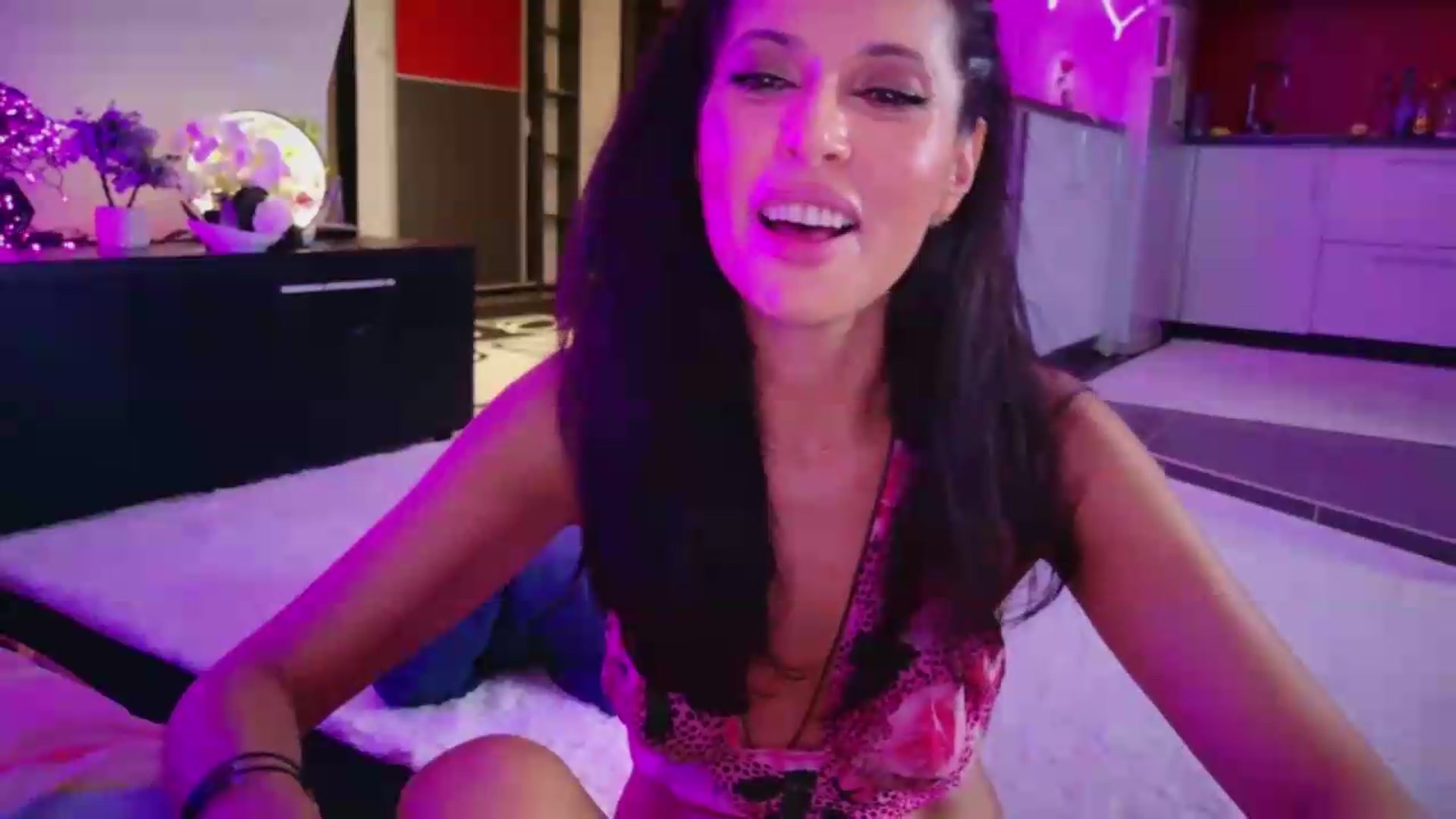 Gallery image thumbnail from SmileyTinaa's myfreecams stream on, 08/22/2026, 05:35 image 6 of 20